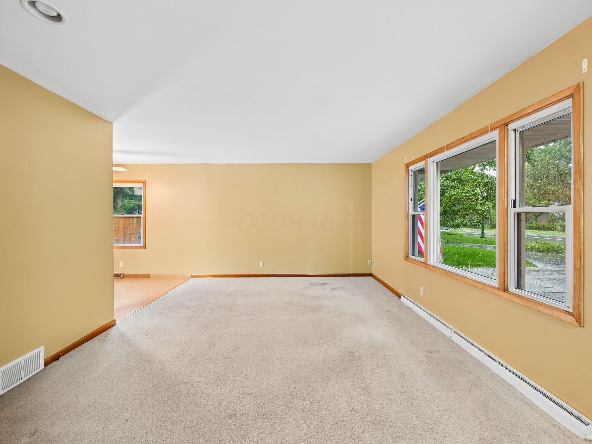 2433 Fishinger Road Property Photo 6