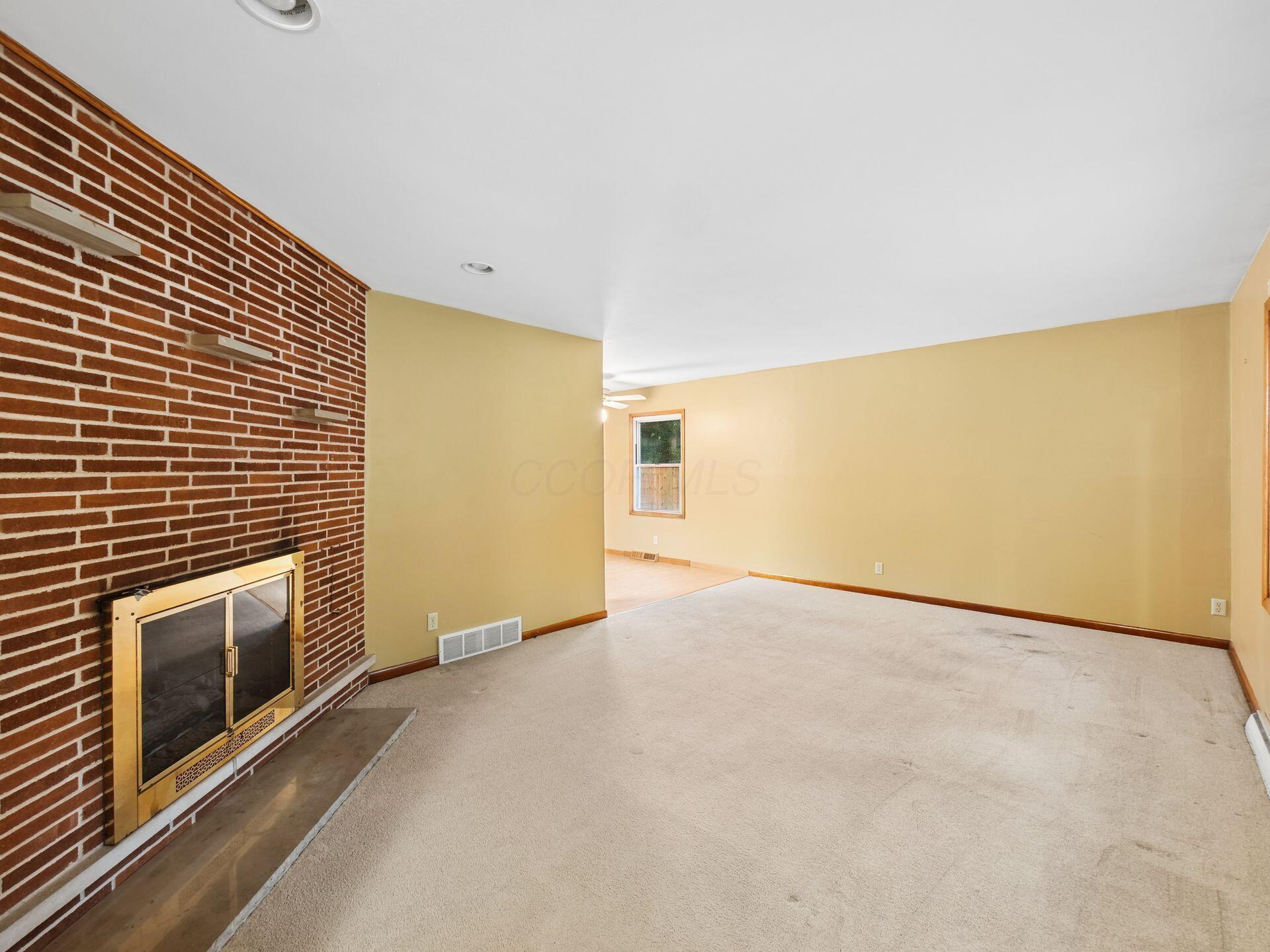 2433 Fishinger Road Property Photo 8