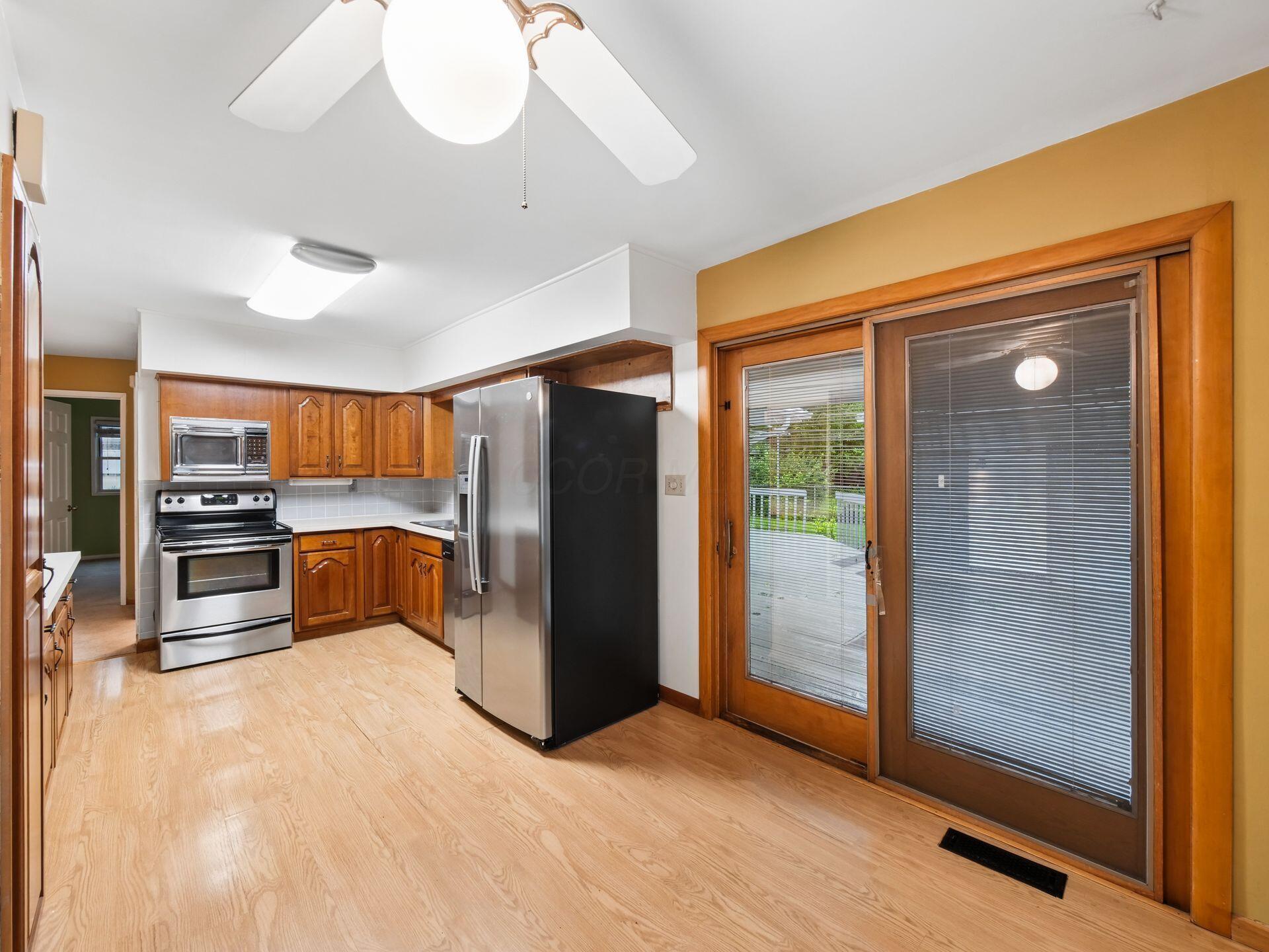 2433 Fishinger Road Property Photo 14