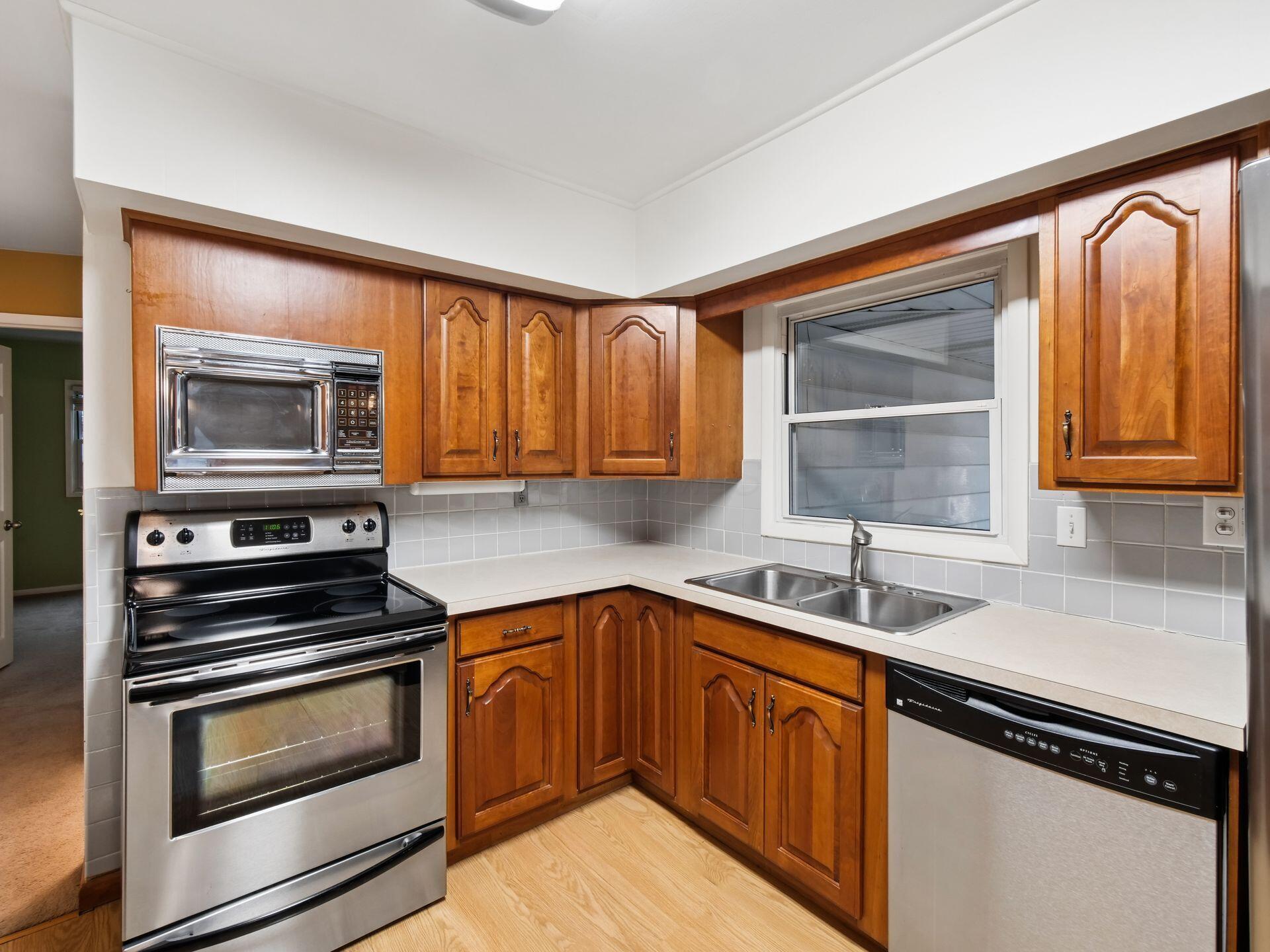 2433 Fishinger Road Property Photo 17