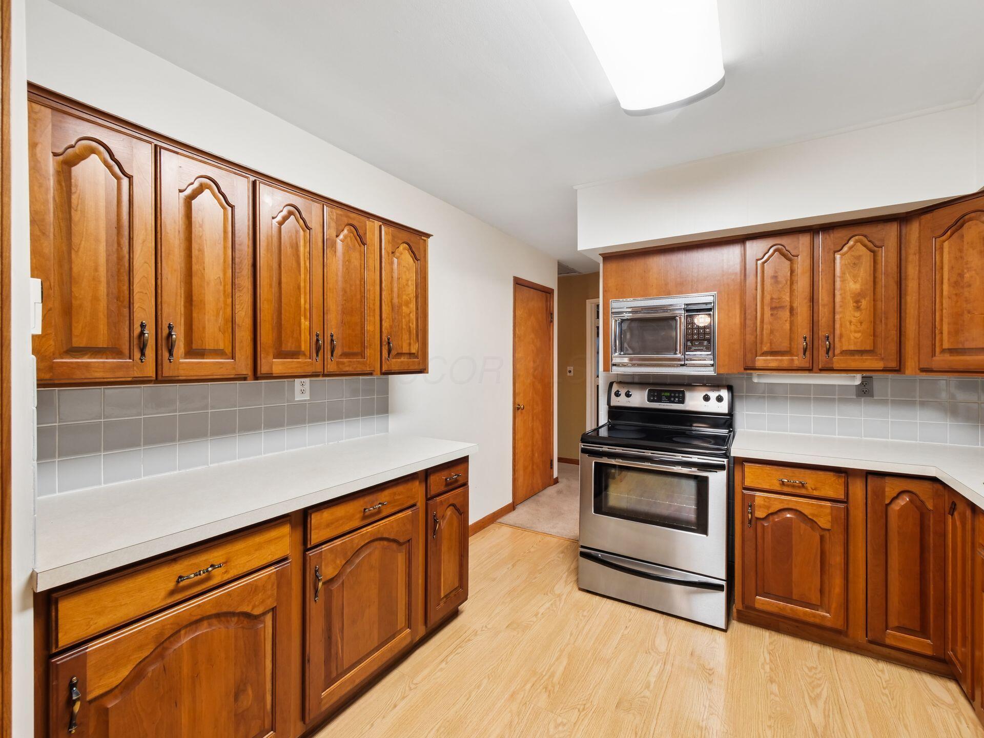 2433 Fishinger Road Property Photo 18