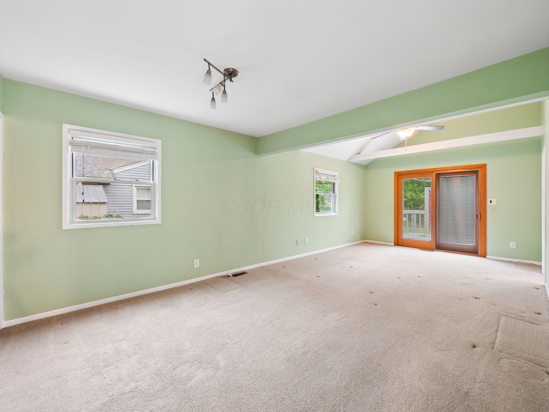 2433 Fishinger Road Property Photo 22