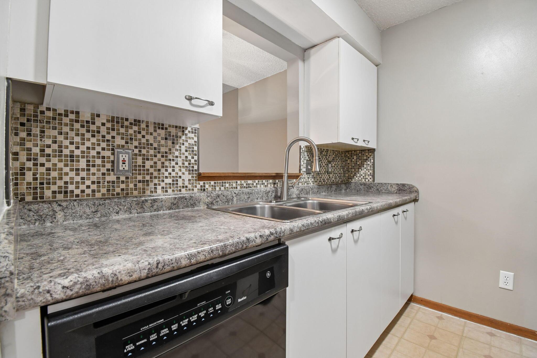 186 Macfalls Way, 17b Property Photo 6