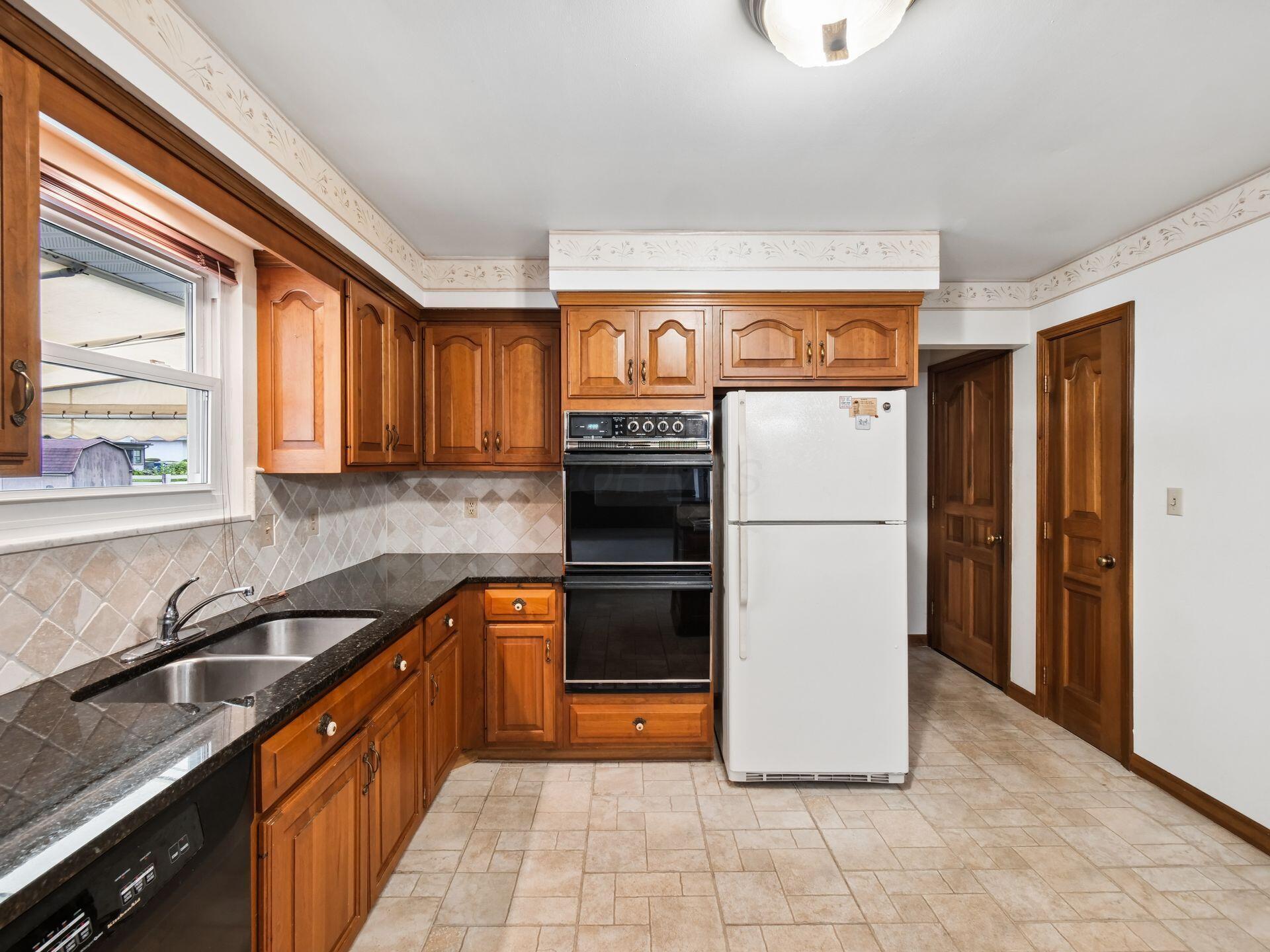1069 Kennington Avenue Property Photo 13