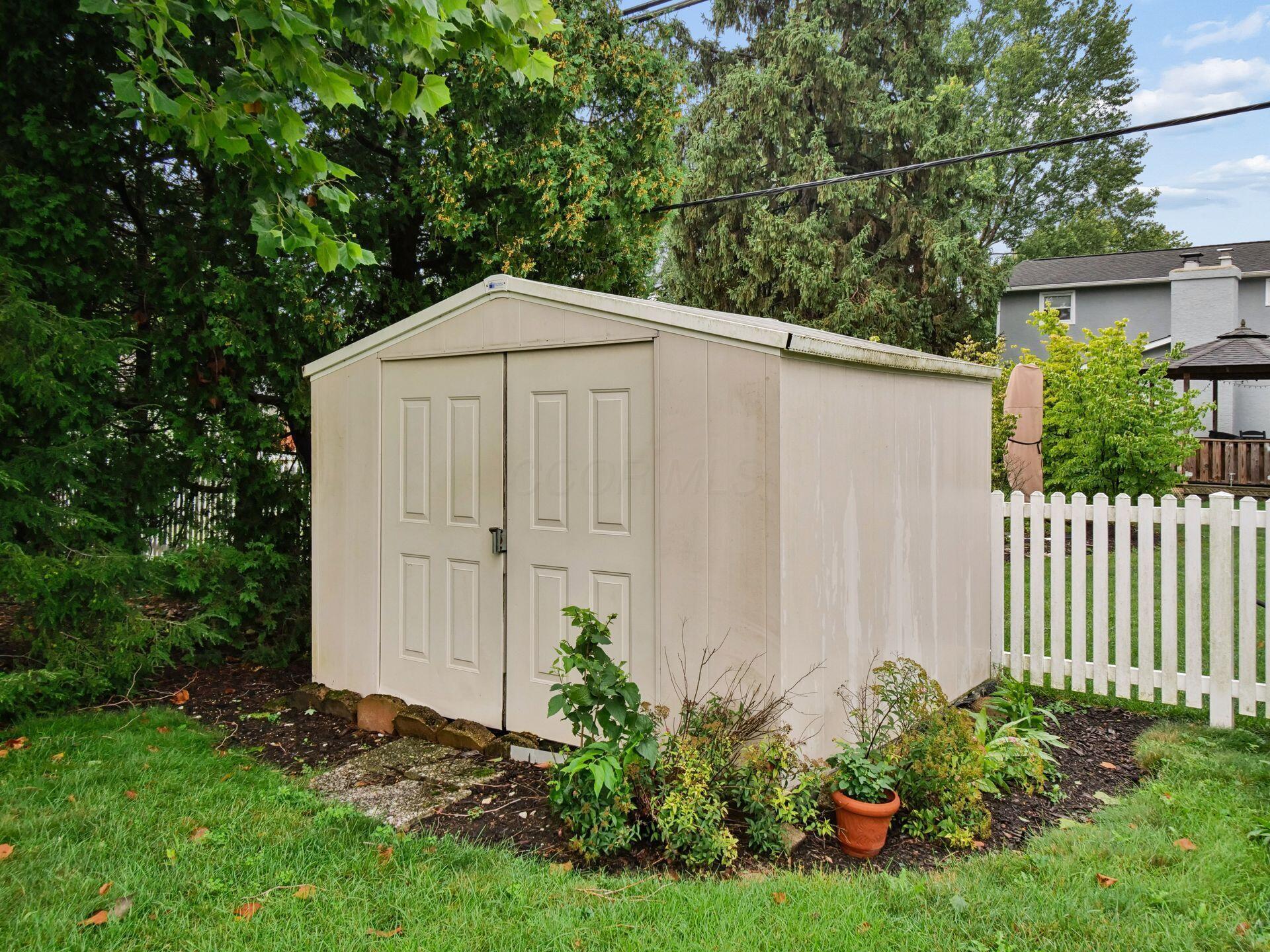 1069 Kennington Avenue Property Photo 42