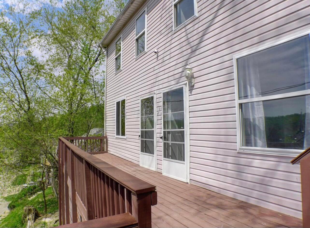 106 E Franklin Street Property Photo 1