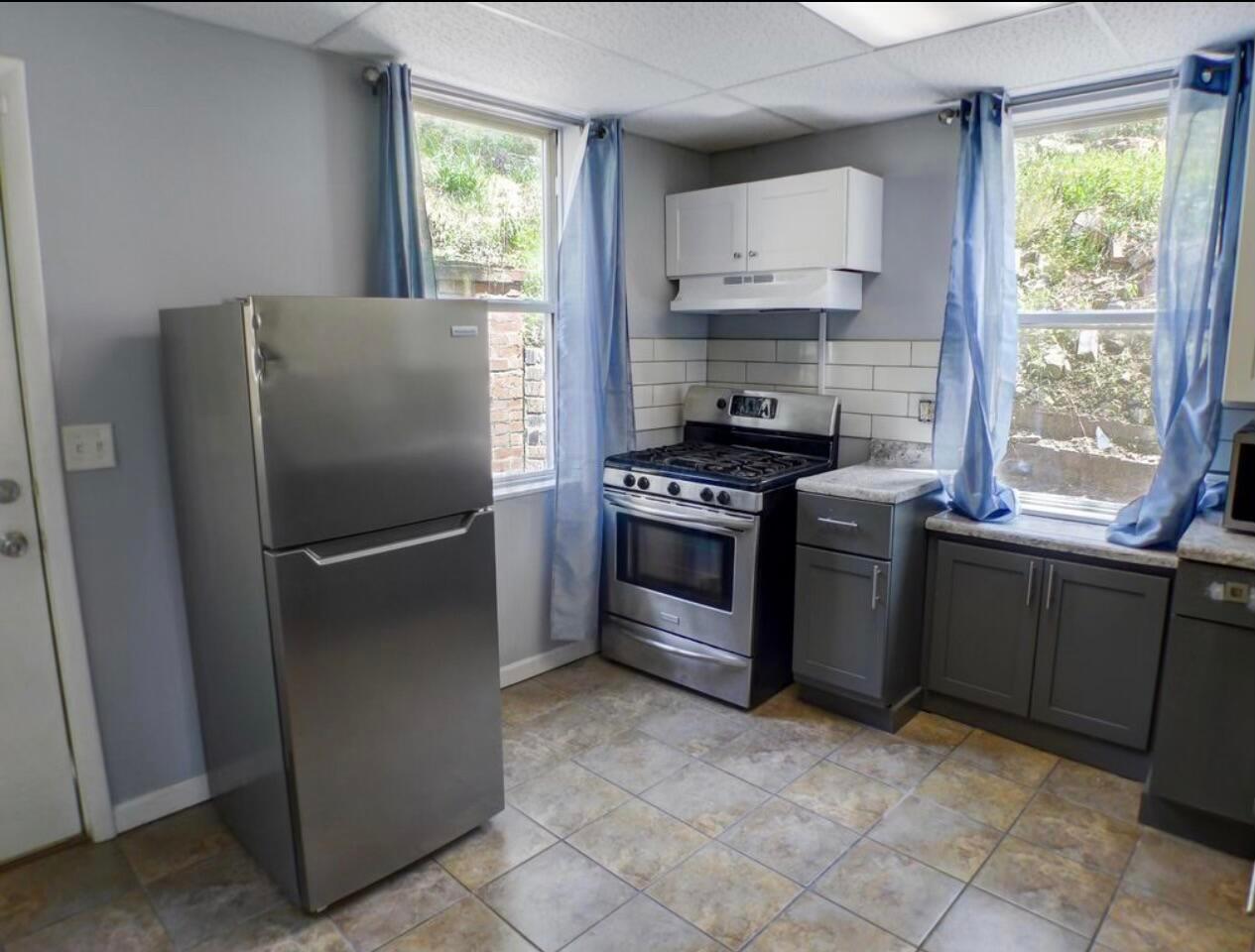 106 E Franklin Street Property Photo 5