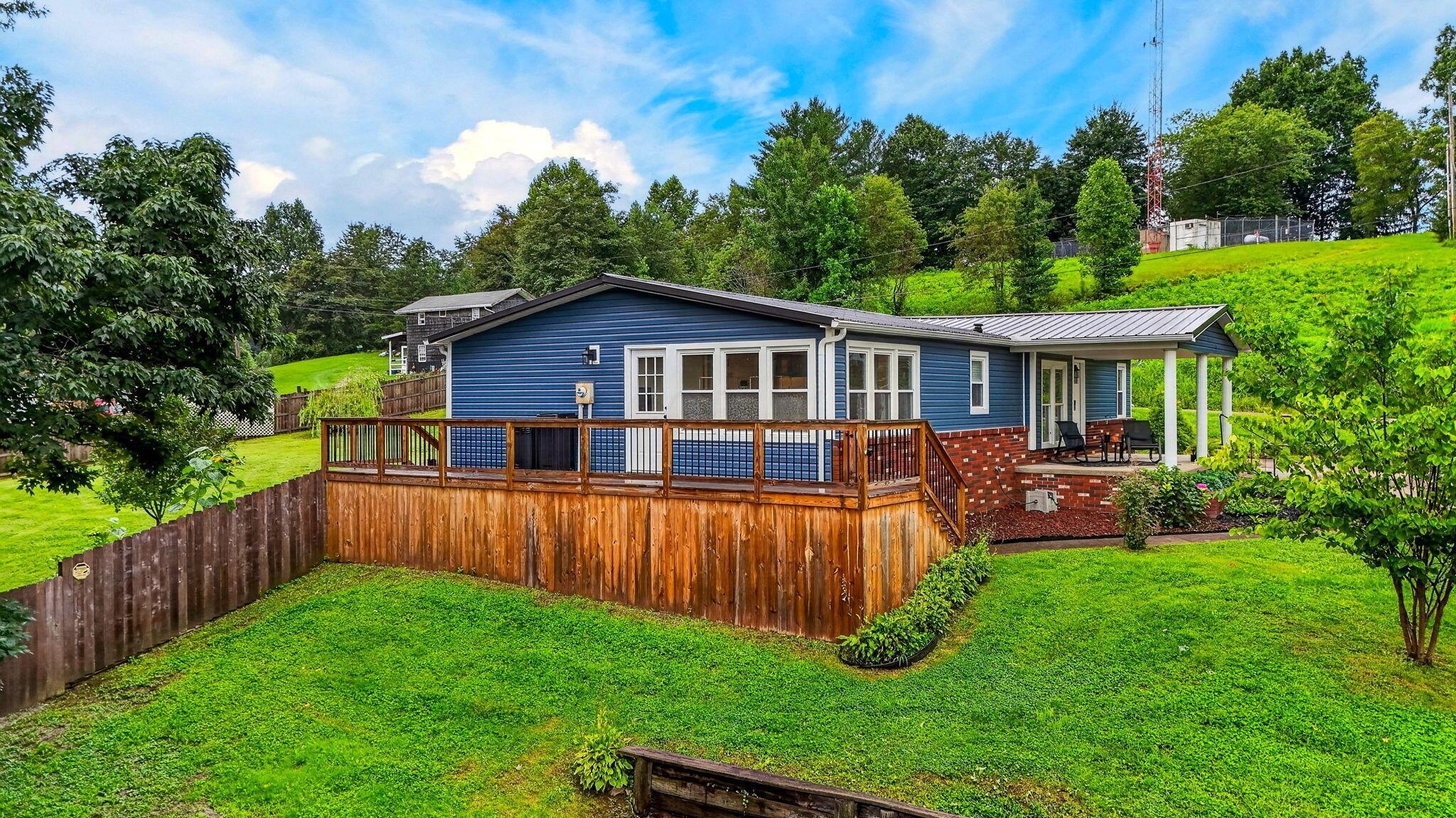 427 Davis Avenue Property Photo 8