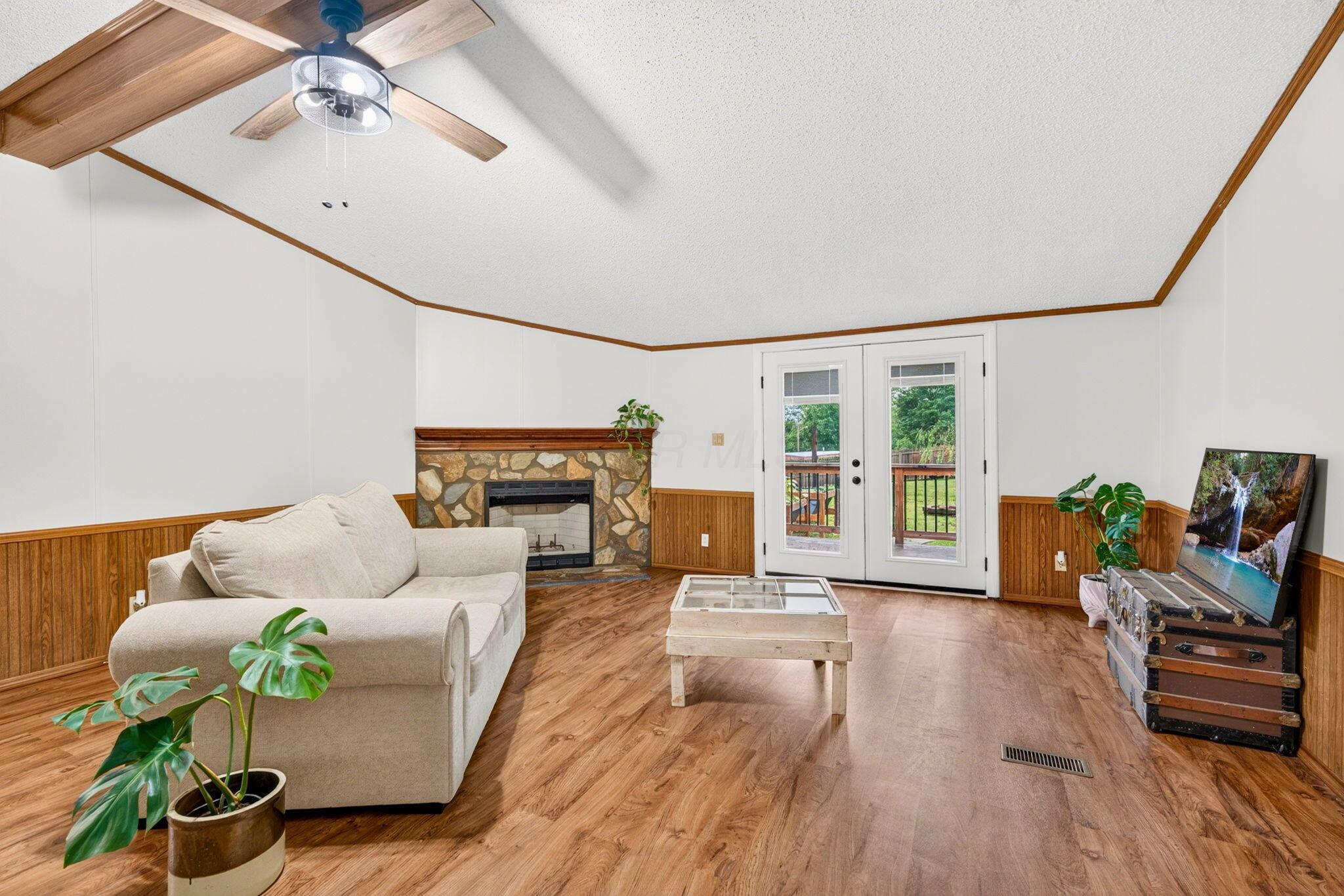 427 Davis Avenue Property Photo 17