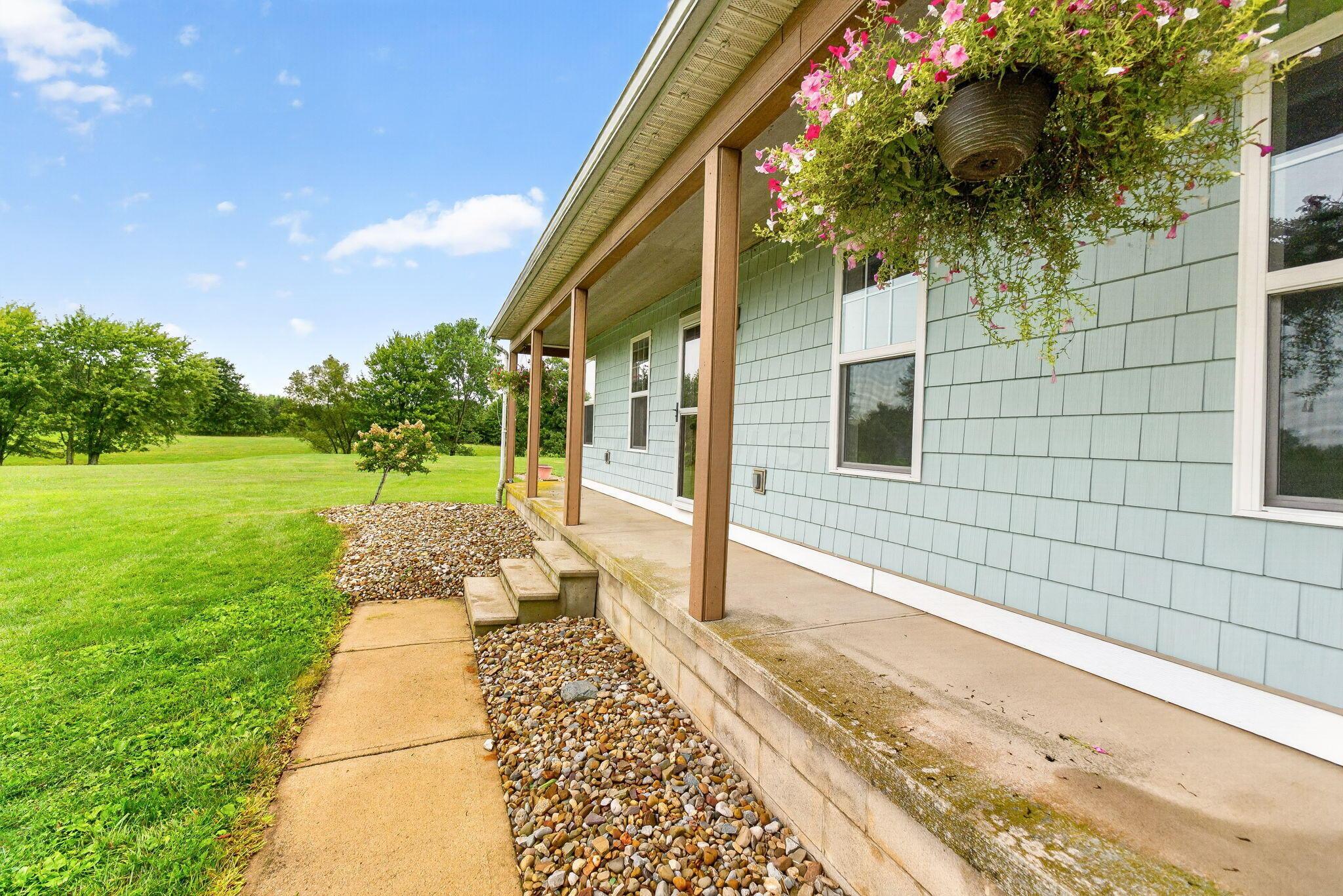 142 Decliff Road N Property Photo 6