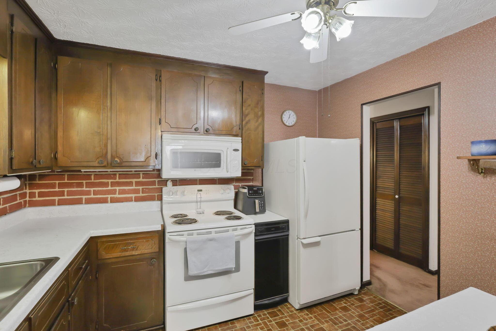 1935 Old Logan Road Se Property Photo 16