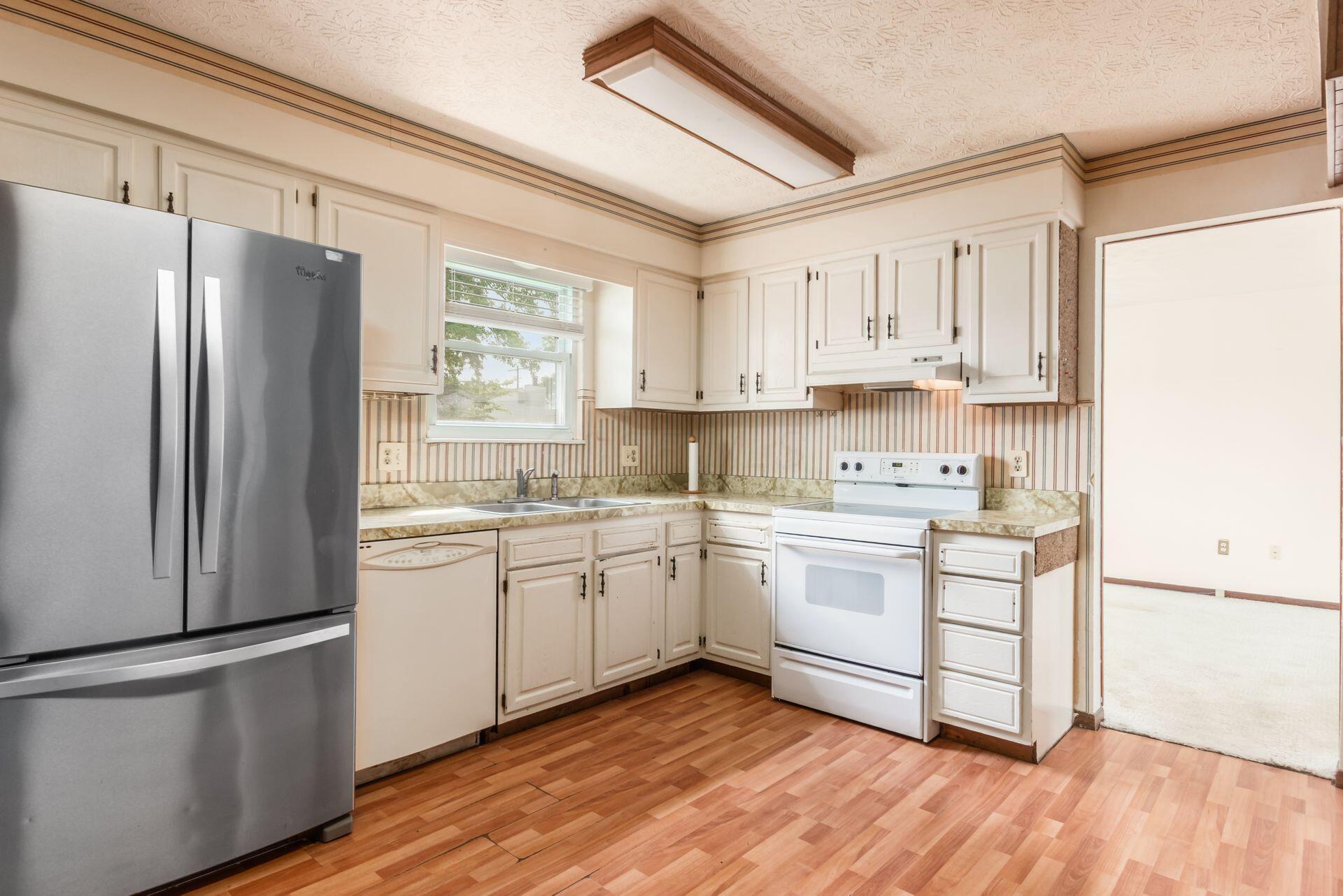 646 Darlene Place Property Photo 14