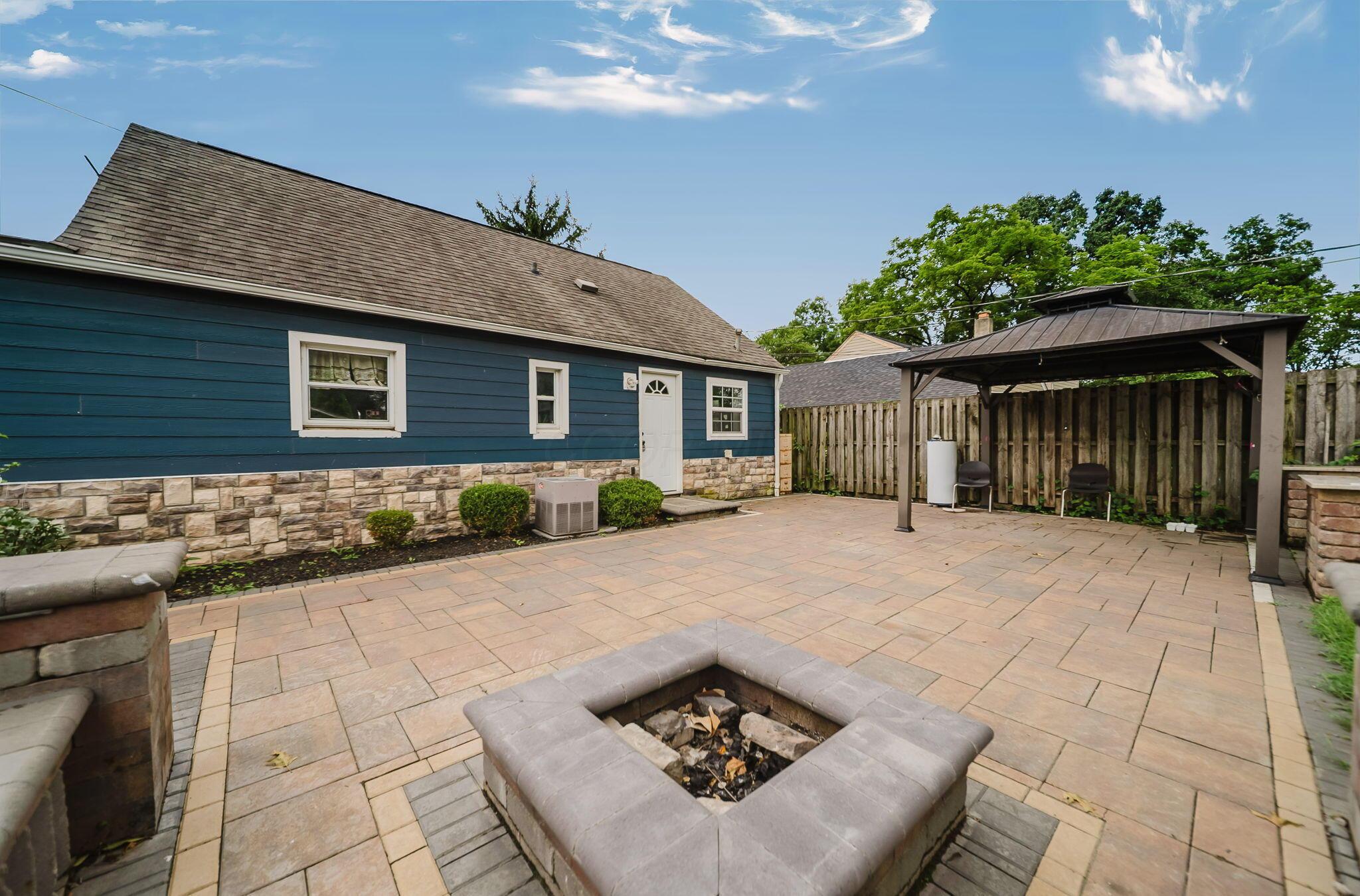 724 Glendower Avenue Property Photo 4
