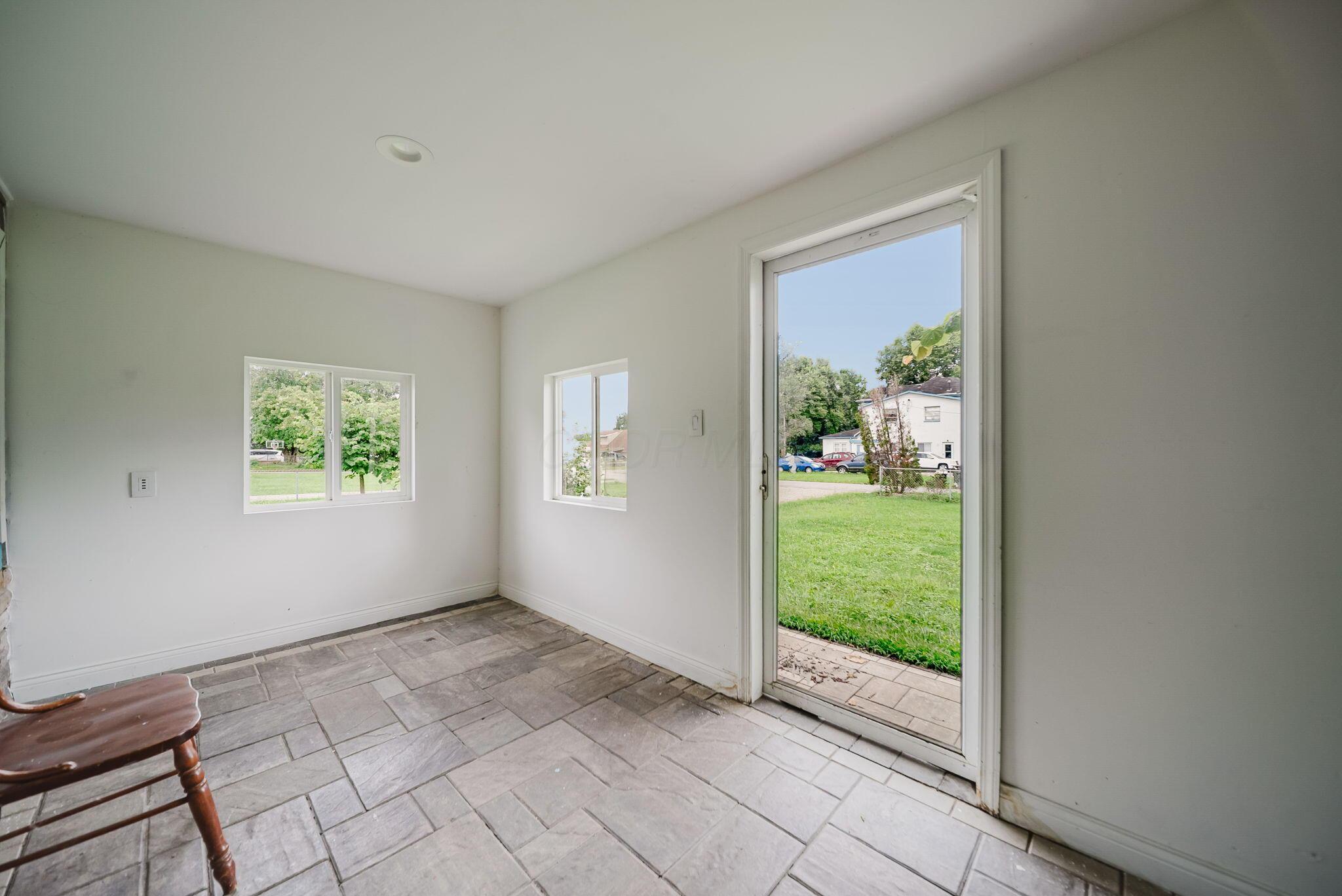 724 Glendower Avenue Property Photo 7