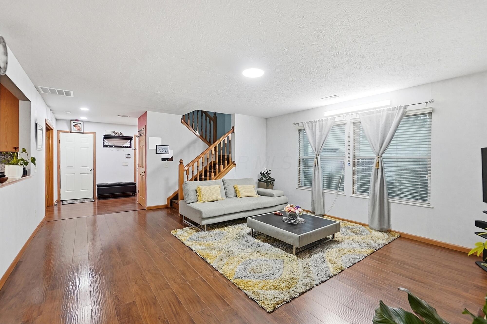 2389 Maple Hedge Way Property Photo 6