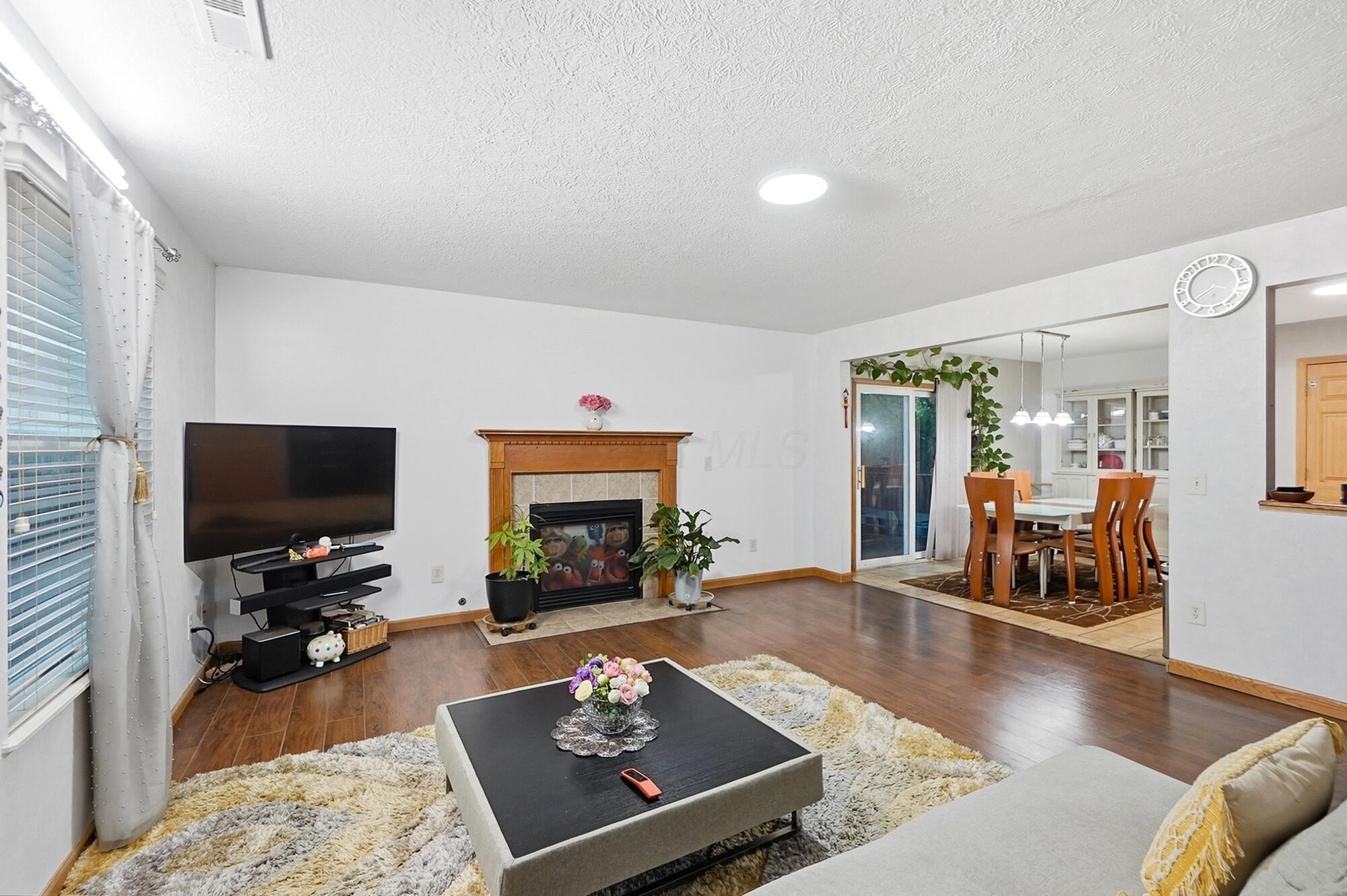 2389 Maple Hedge Way Property Photo 8