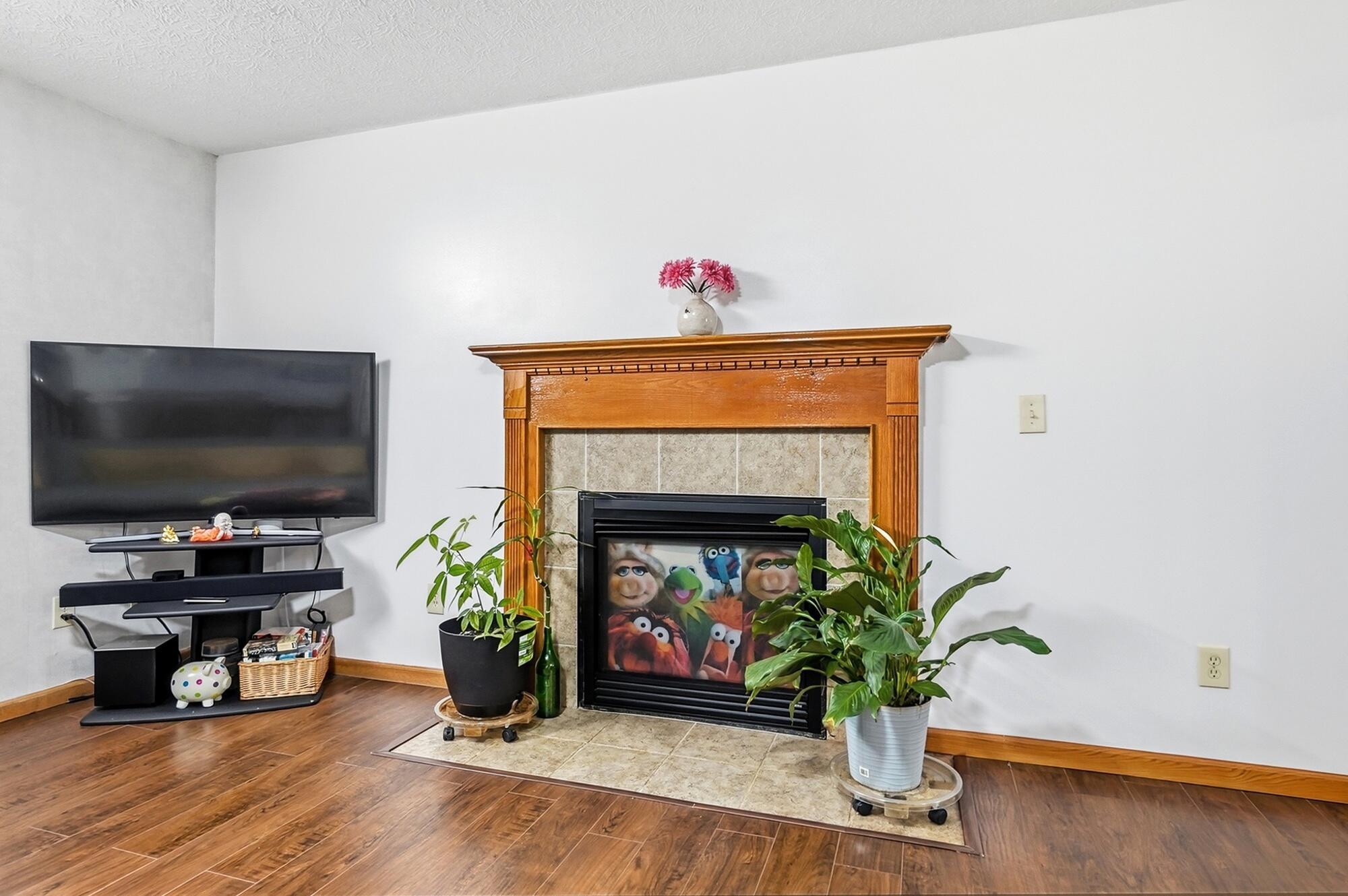2389 Maple Hedge Way Property Photo 9