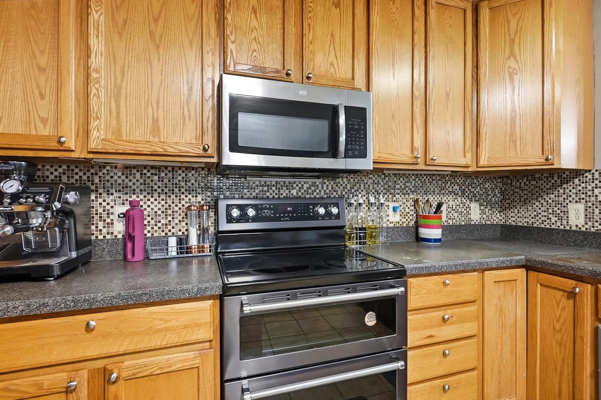2389 Maple Hedge Way Property Photo 10