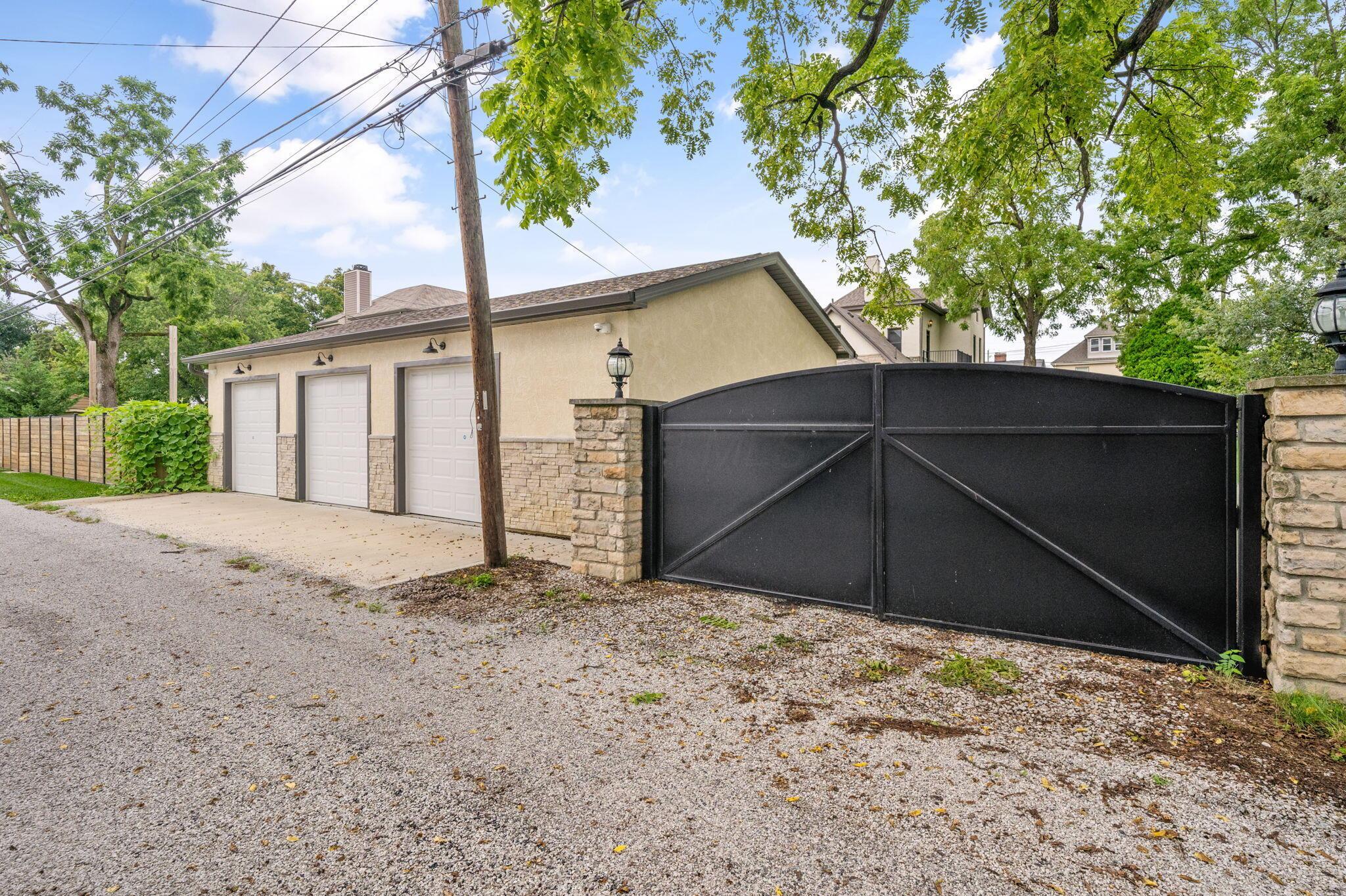 367 E Jenkins Avenue Property Photo 9