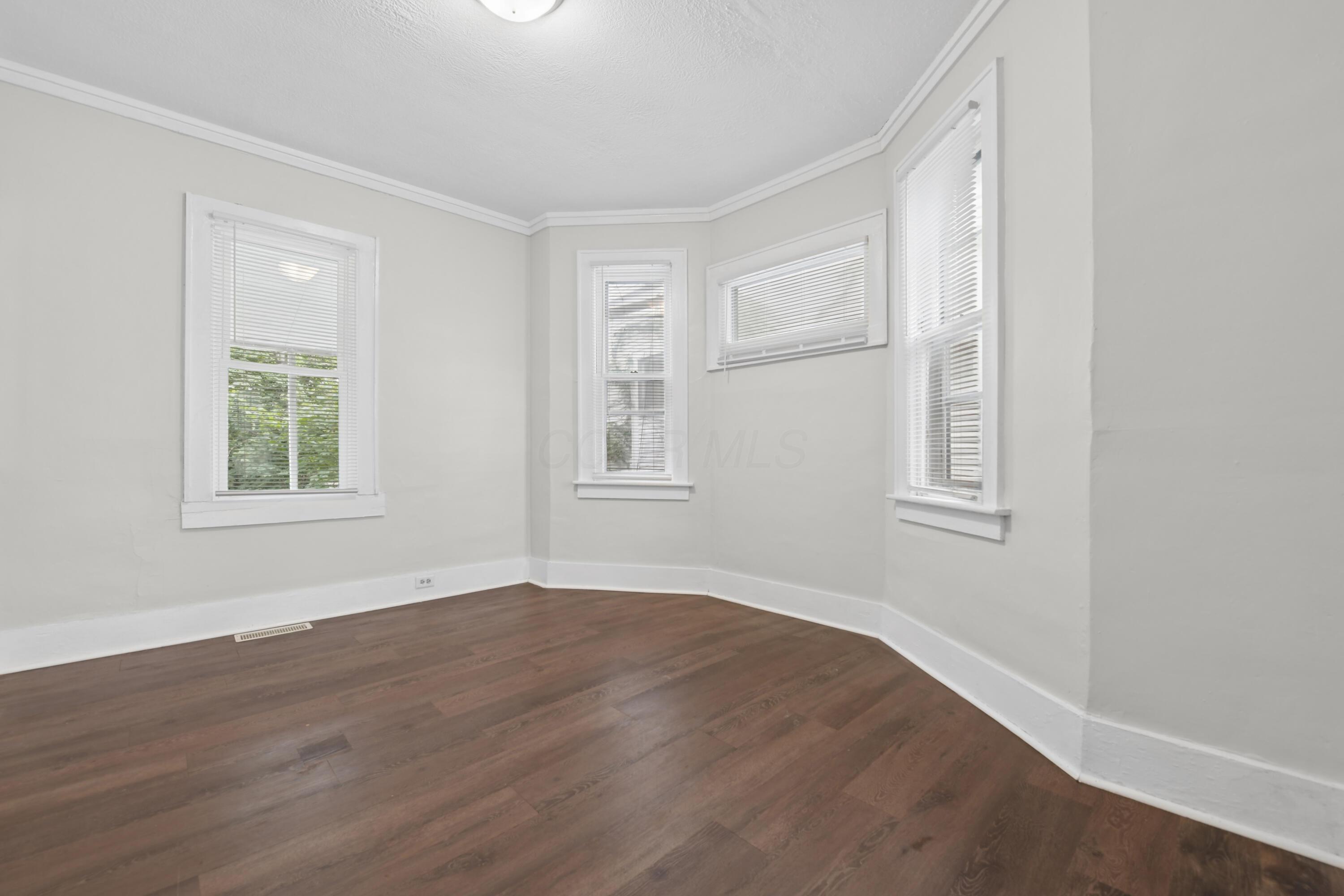 212 S Harris Avenue Property Photo 9