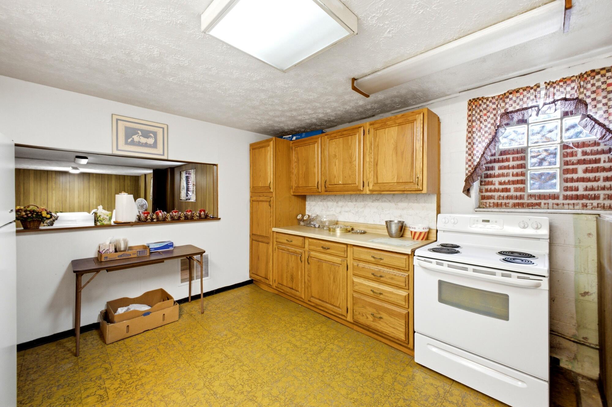 844 Summit Street Property Photo 15