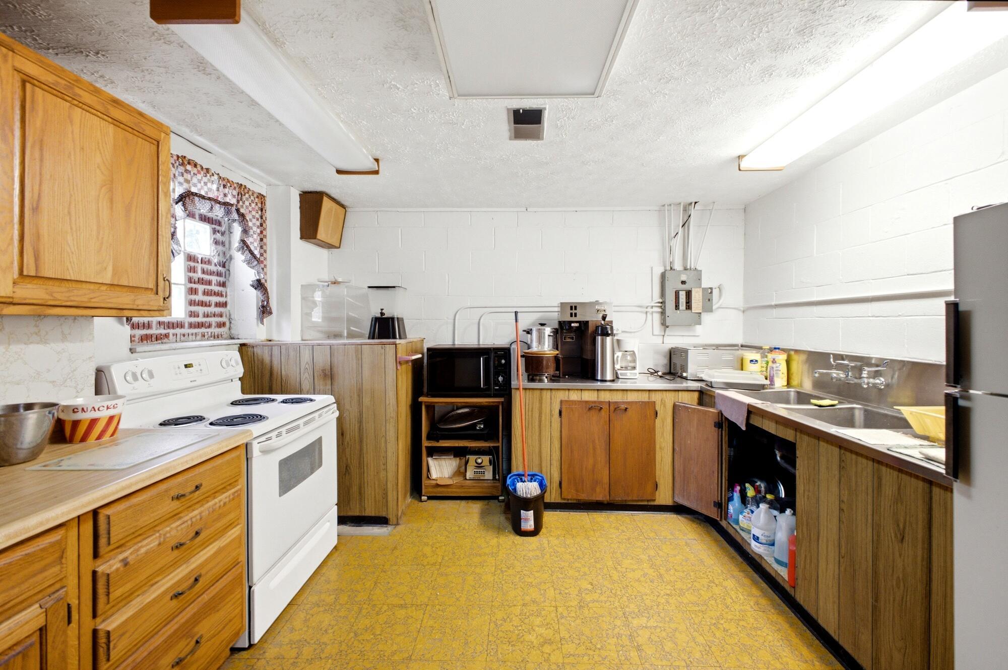 844 Summit Street Property Photo 40