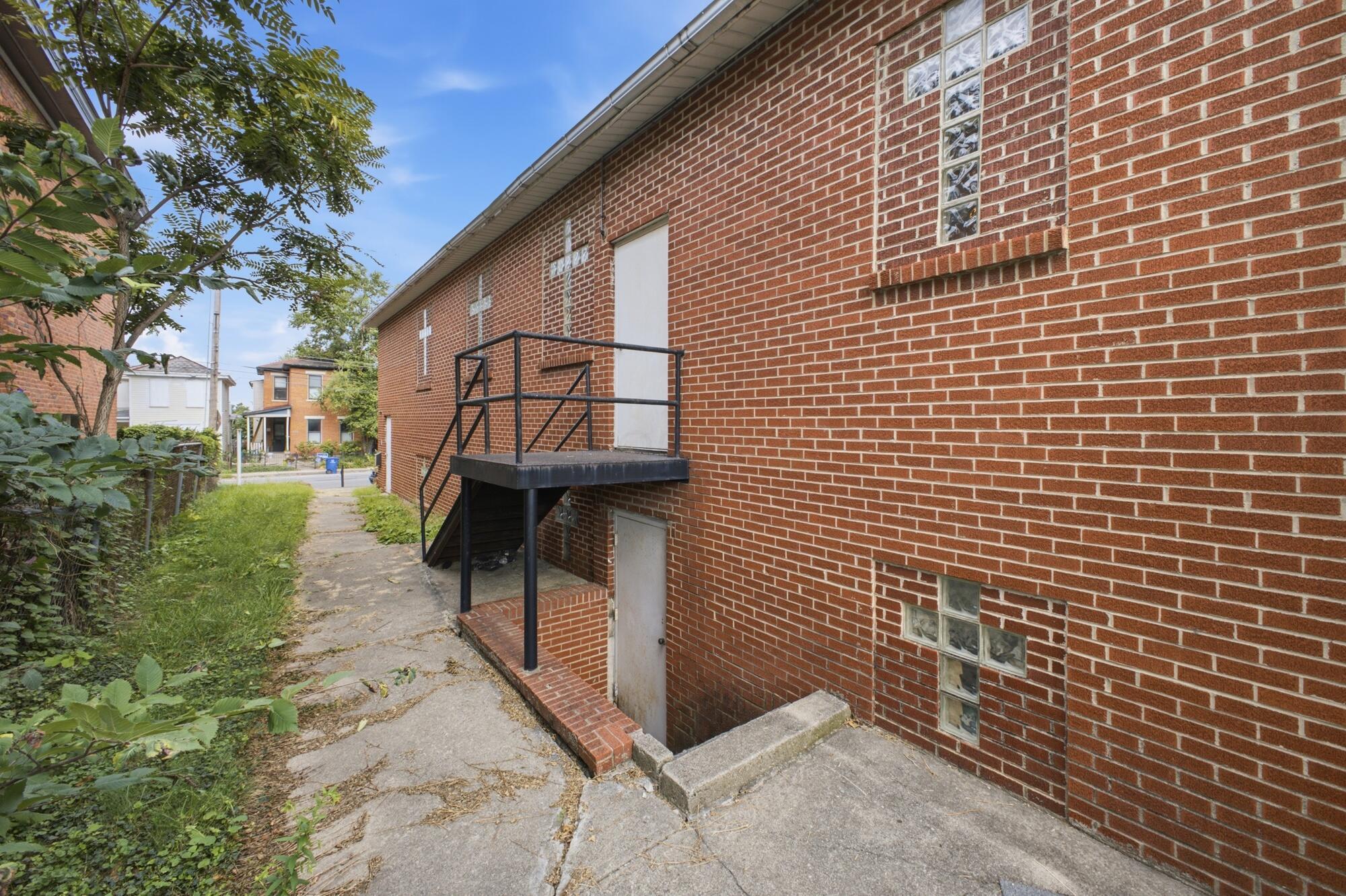 844 Summit Street Property Photo 43