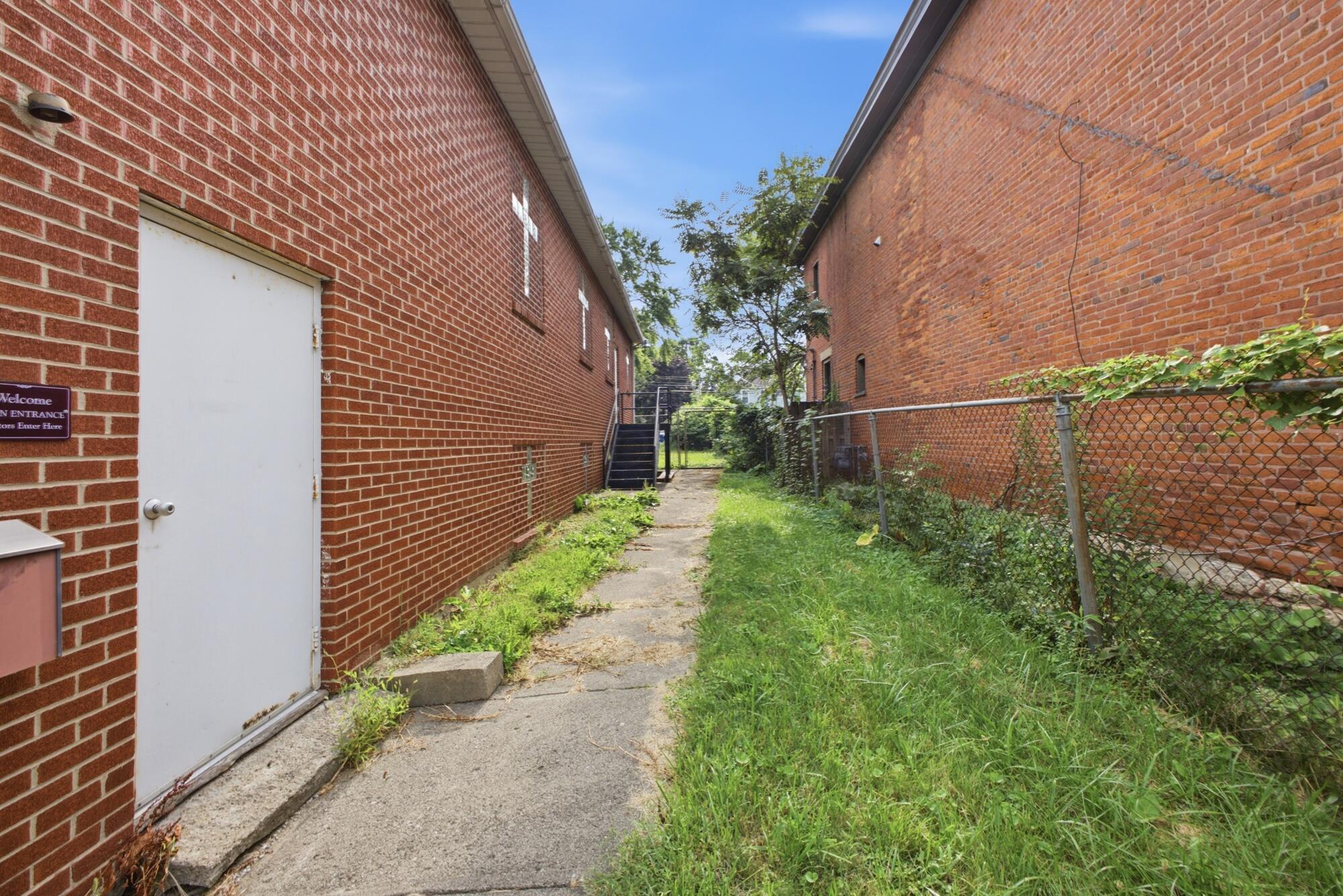 844 Summit Street Property Photo 44