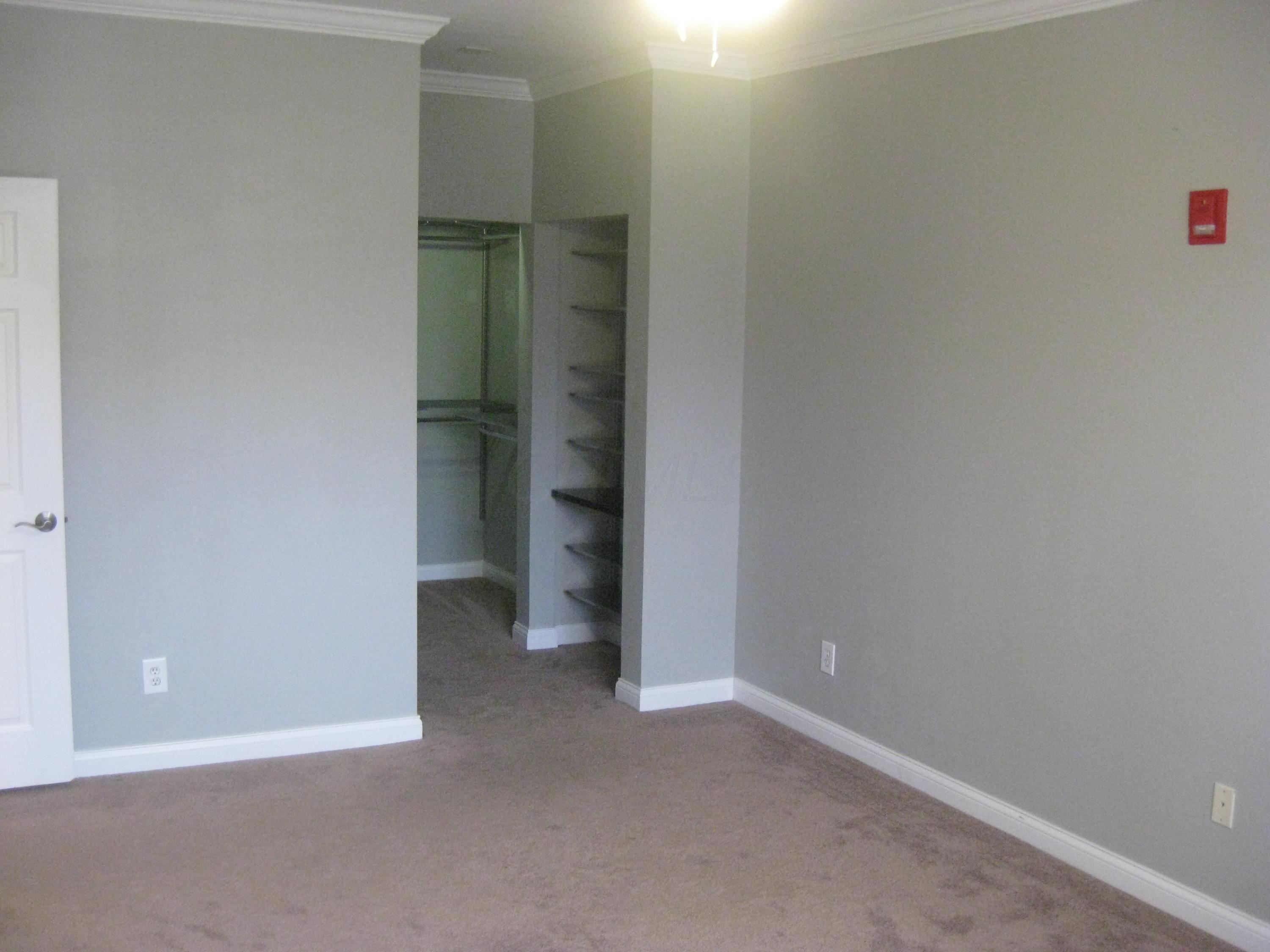 2245 Riverside Drive, 301 Property Photo 11