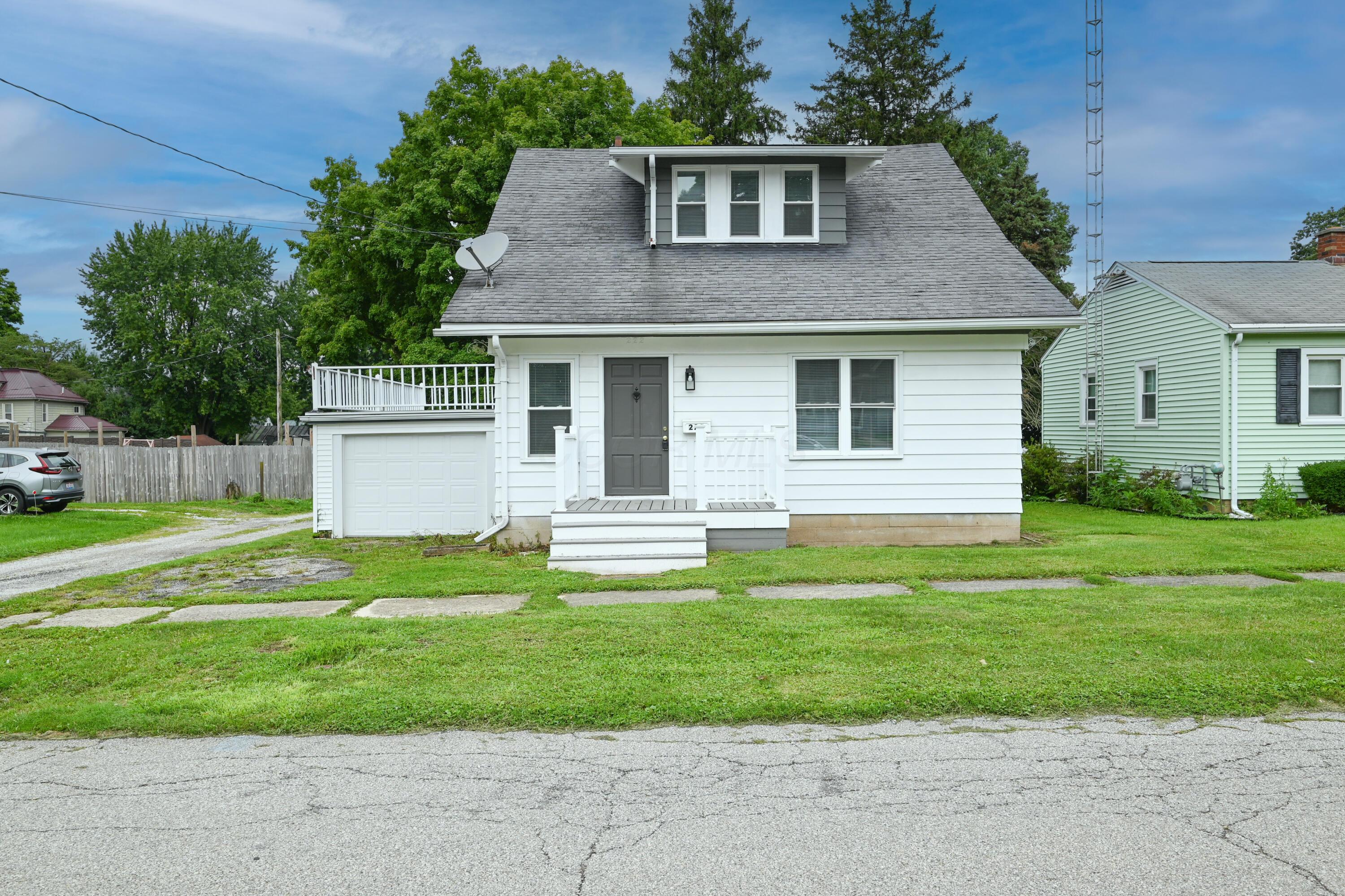 222 E Summit Street Property Photo 1