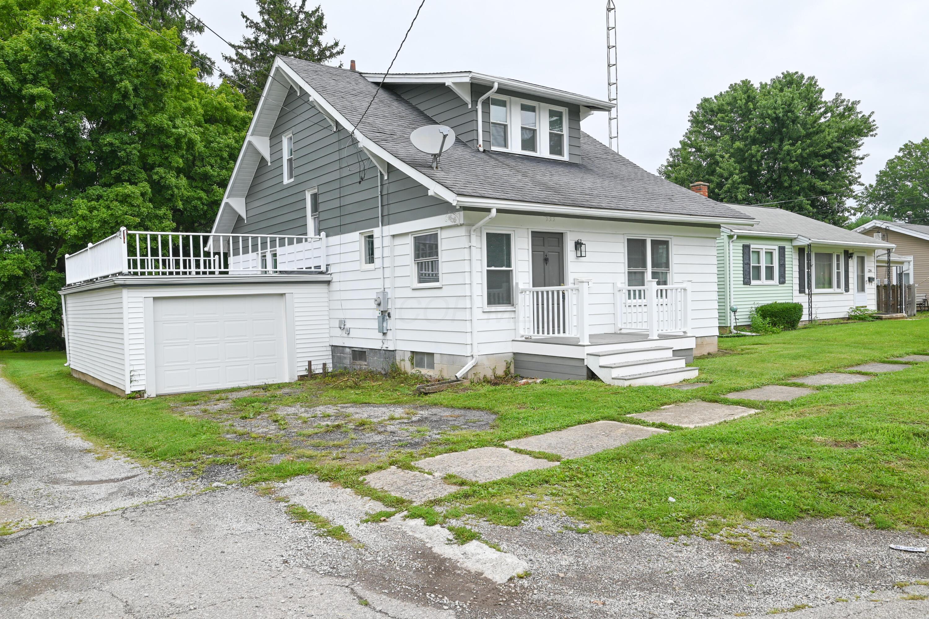 222 E Summit Street Property Photo 4