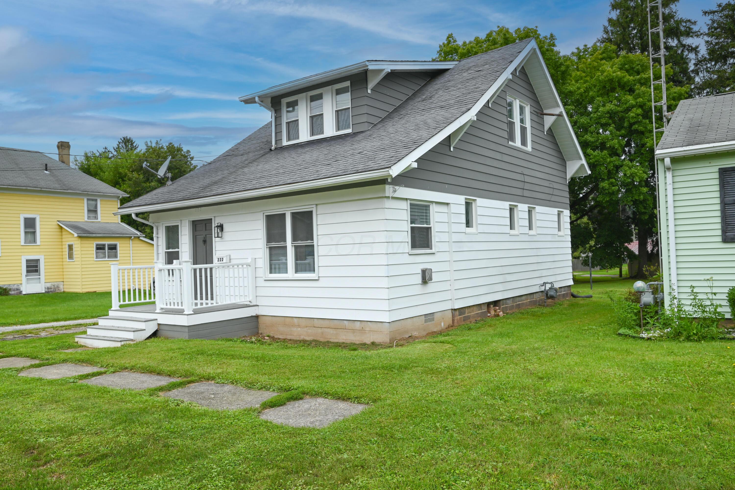 222 E Summit Street Property Photo 4