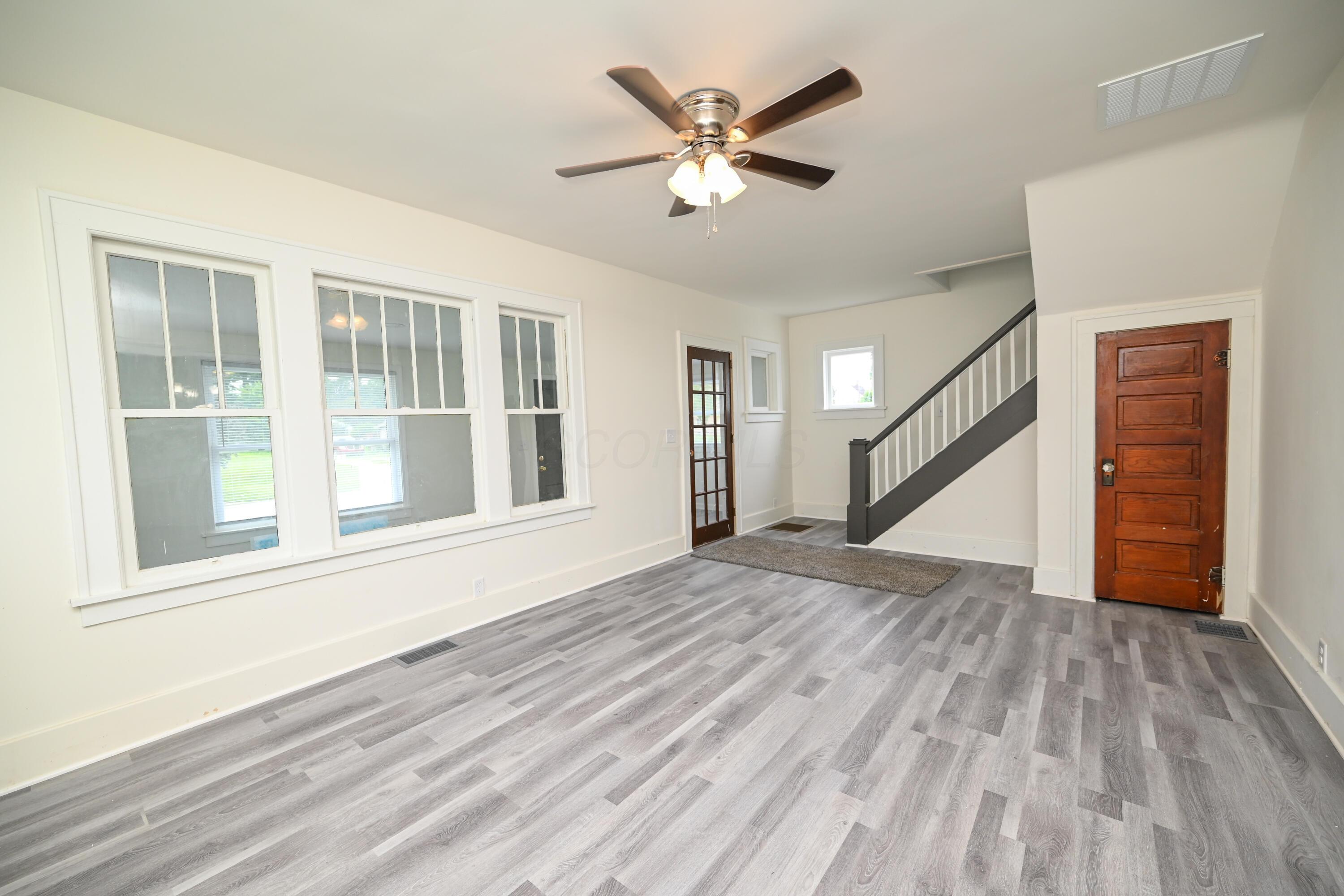 222 E Summit Street Property Photo 7