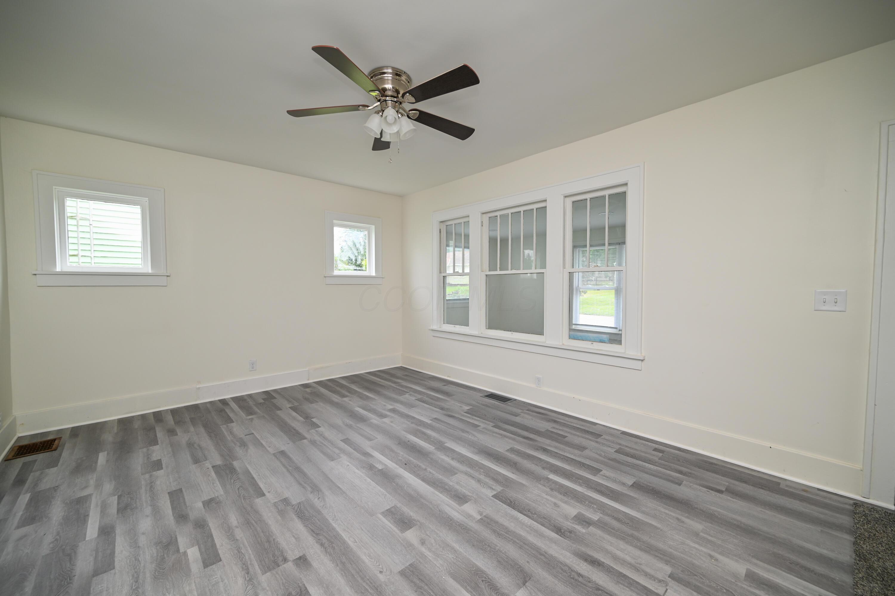 222 E Summit Street Property Photo 8