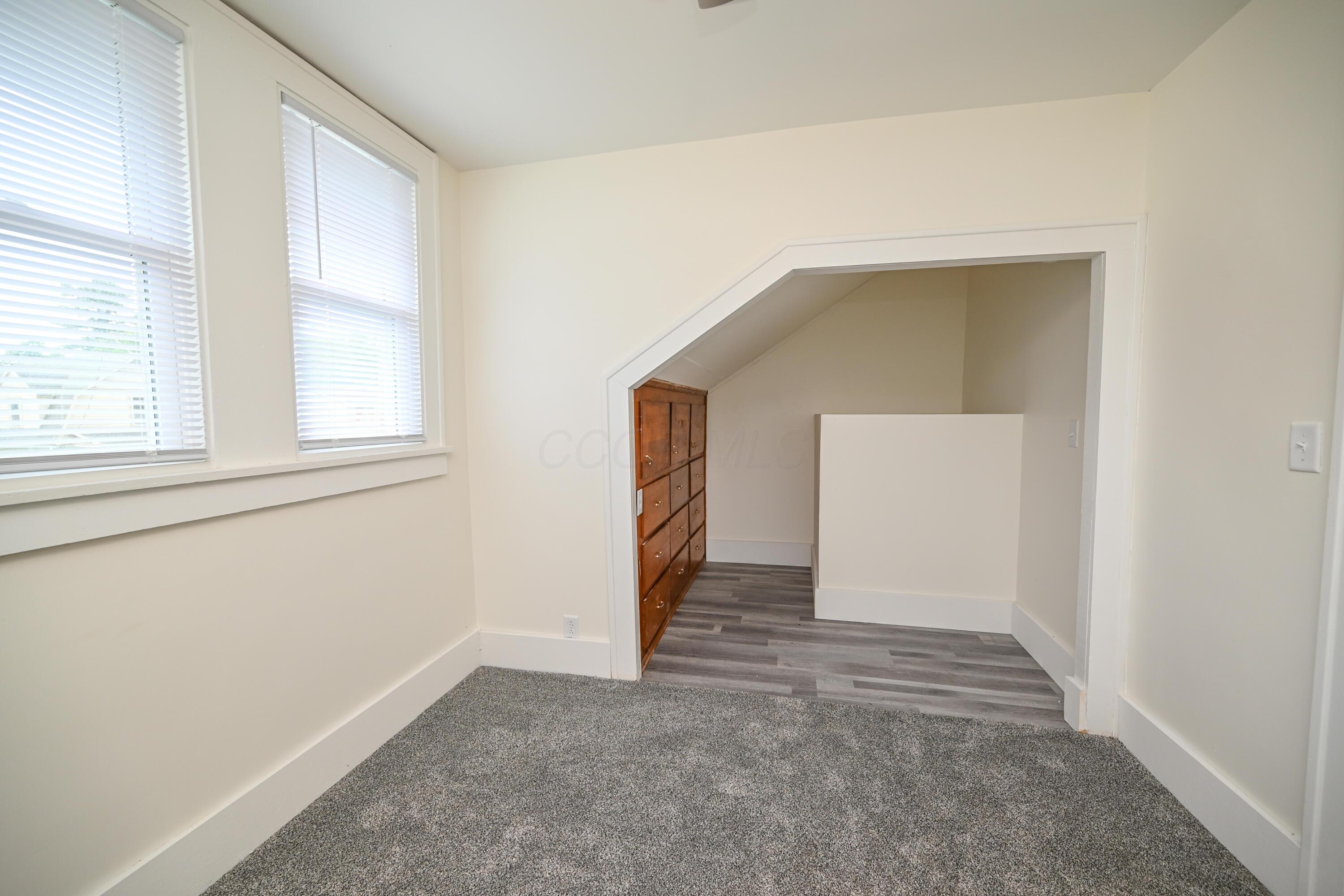 222 E Summit Street Property Photo 23