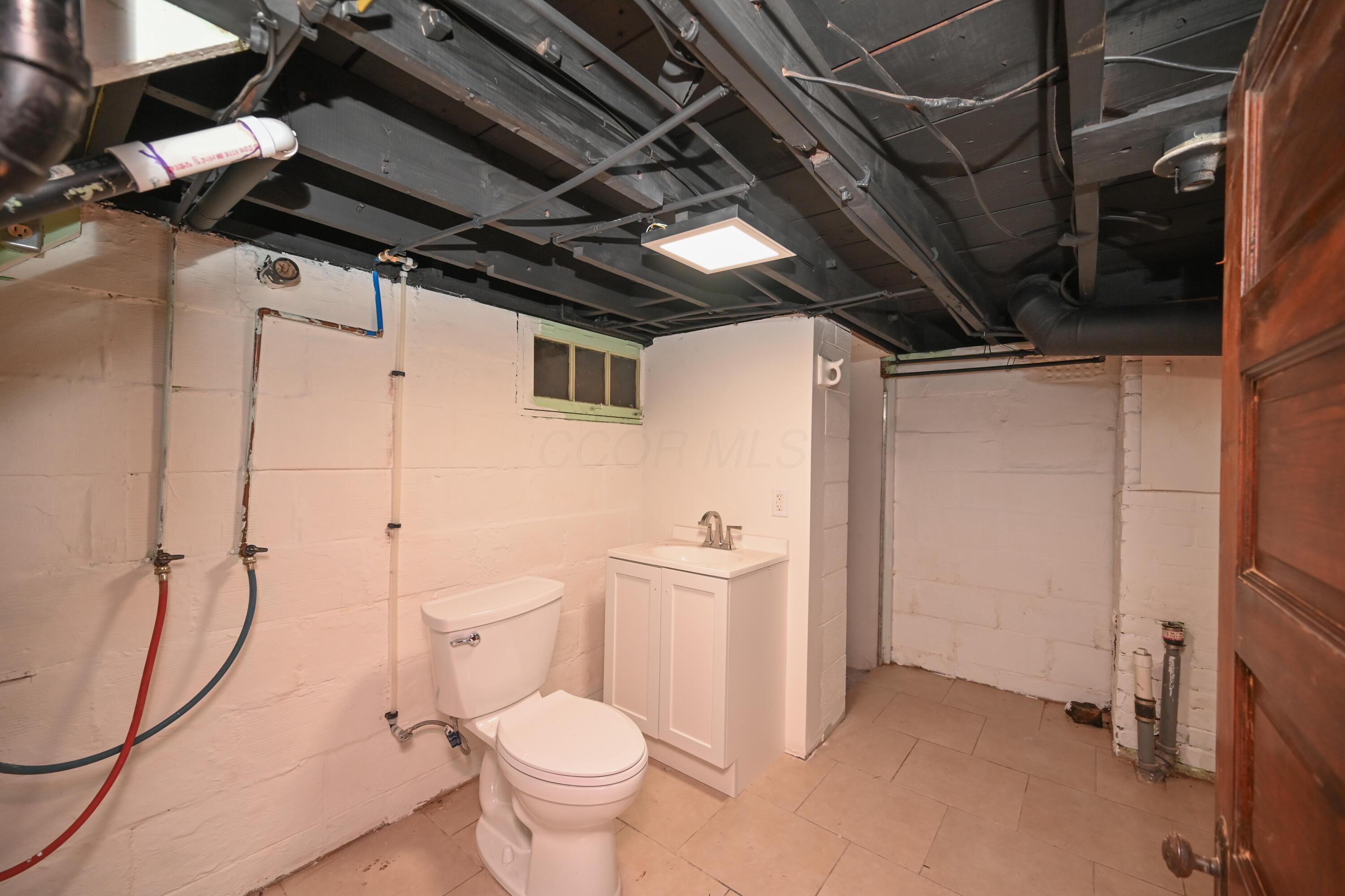 222 E Summit Street Property Photo 29