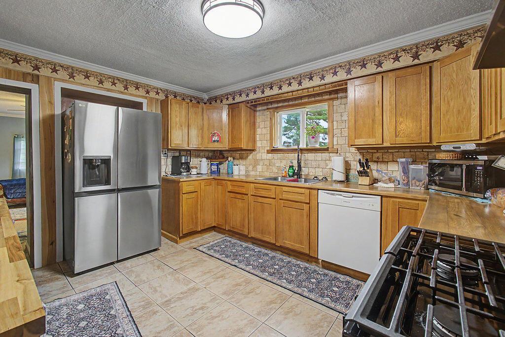 6536 Newark Road Property Photo 9