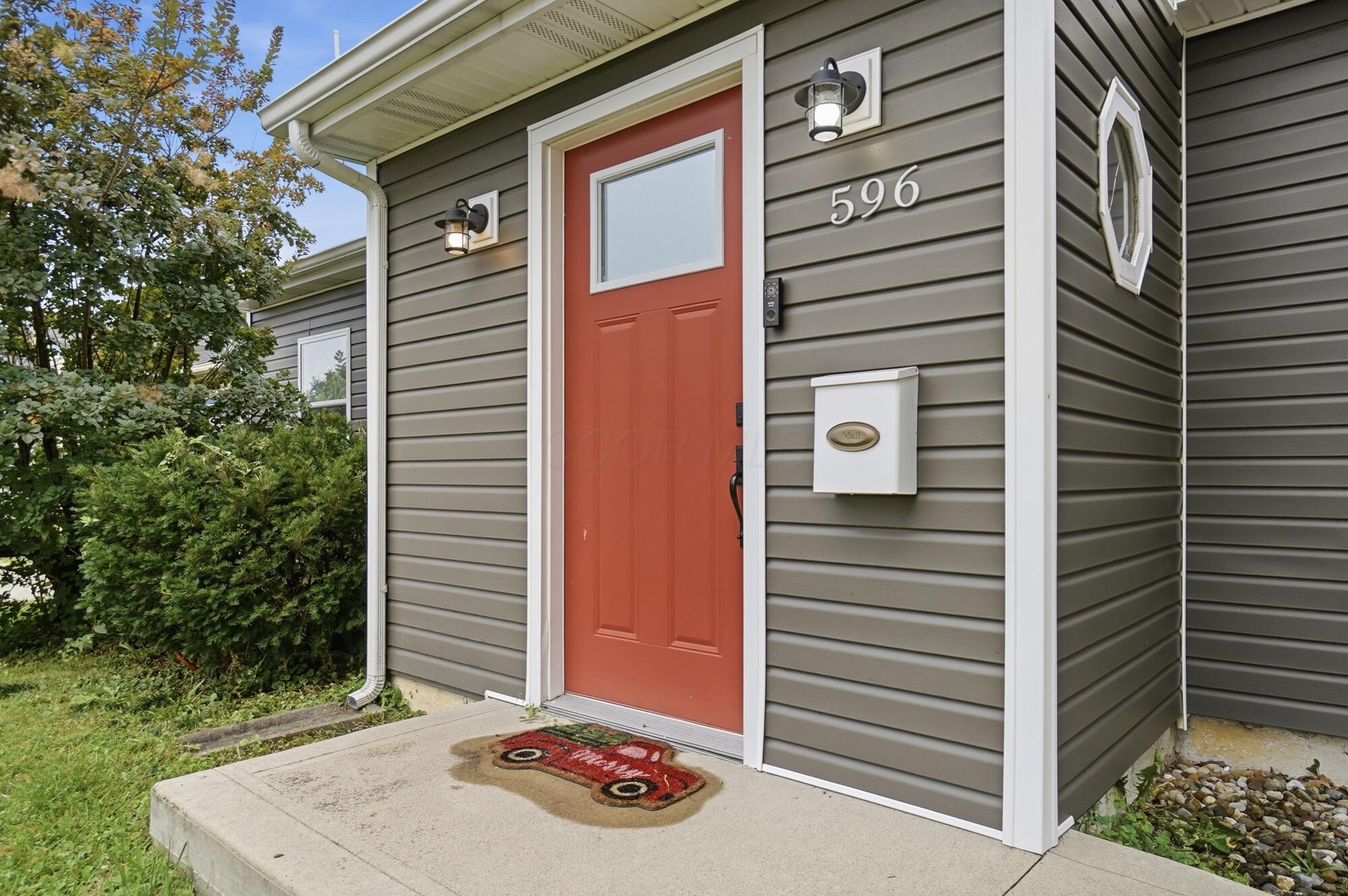 596 Easy Street Property Photo 3