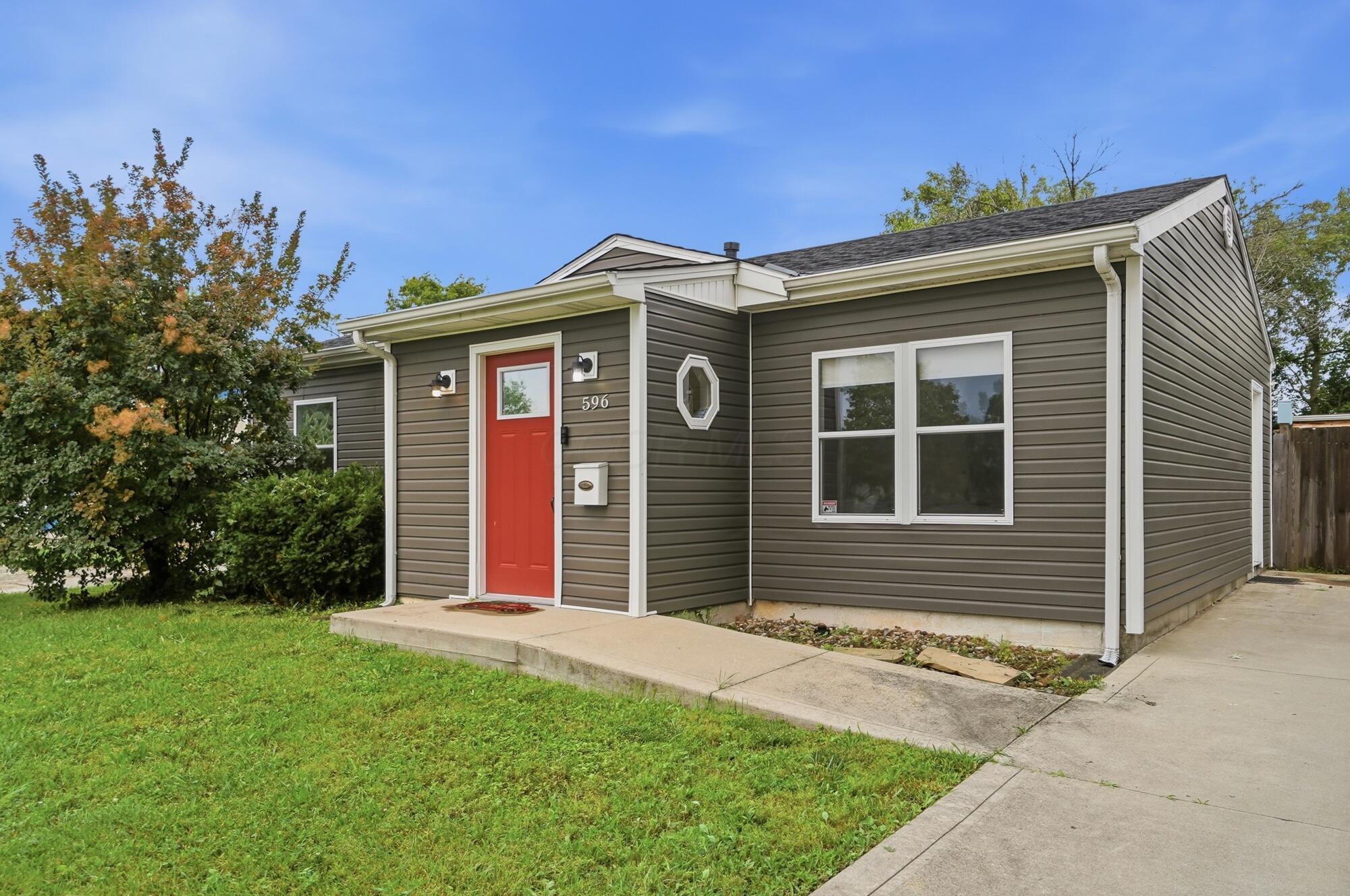 596 Easy Street Property Photo 4