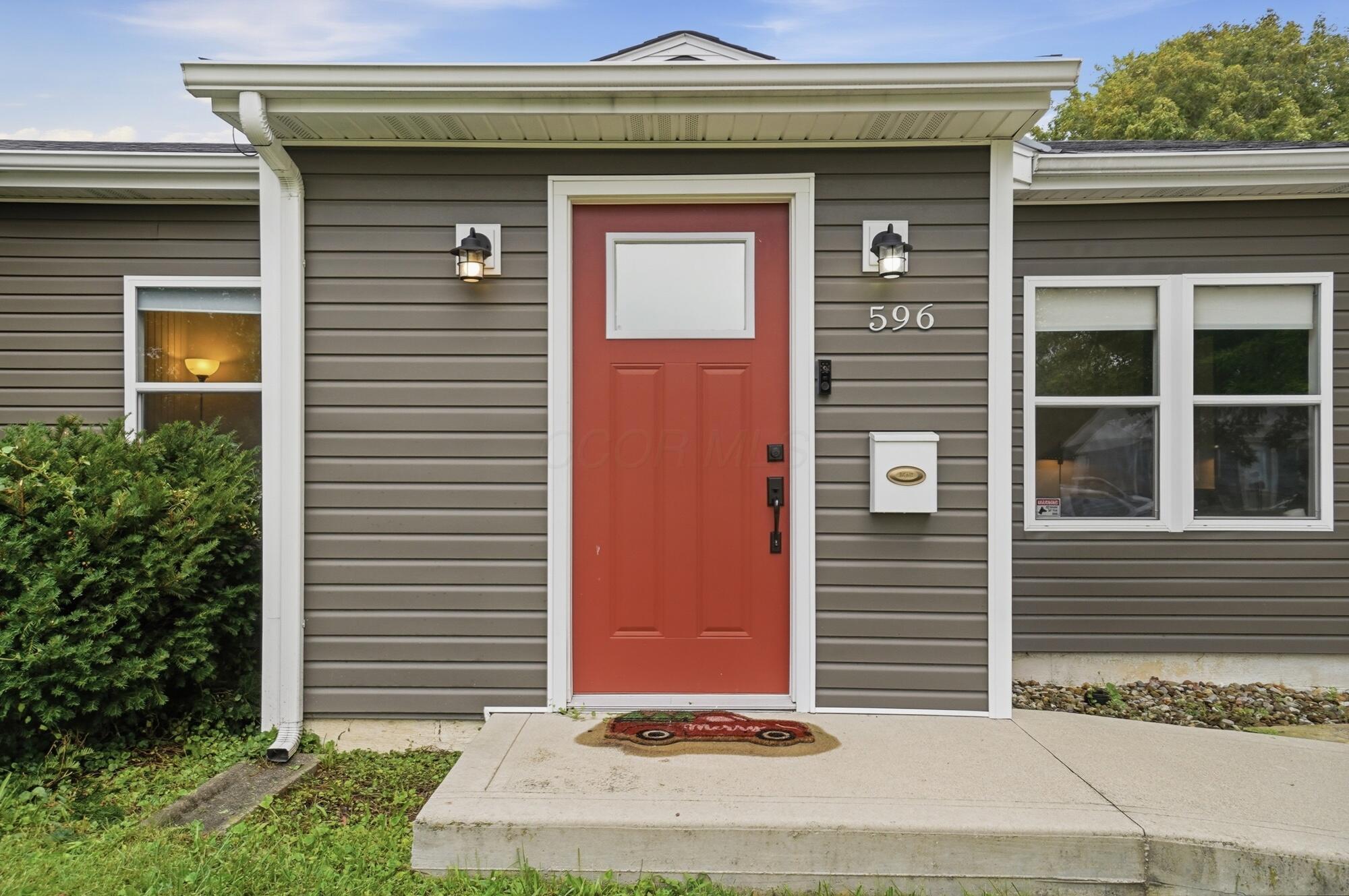 596 Easy Street Property Photo 5