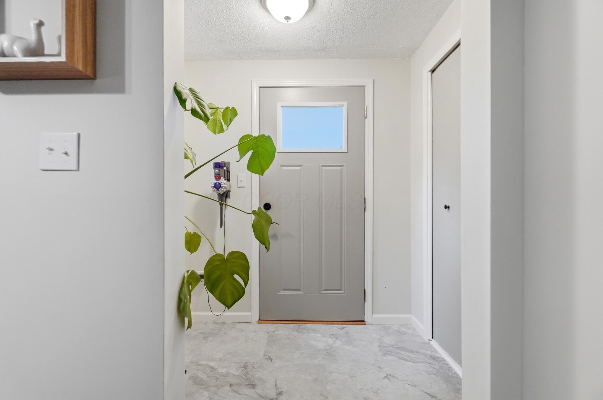 596 Easy Street Property Photo 6
