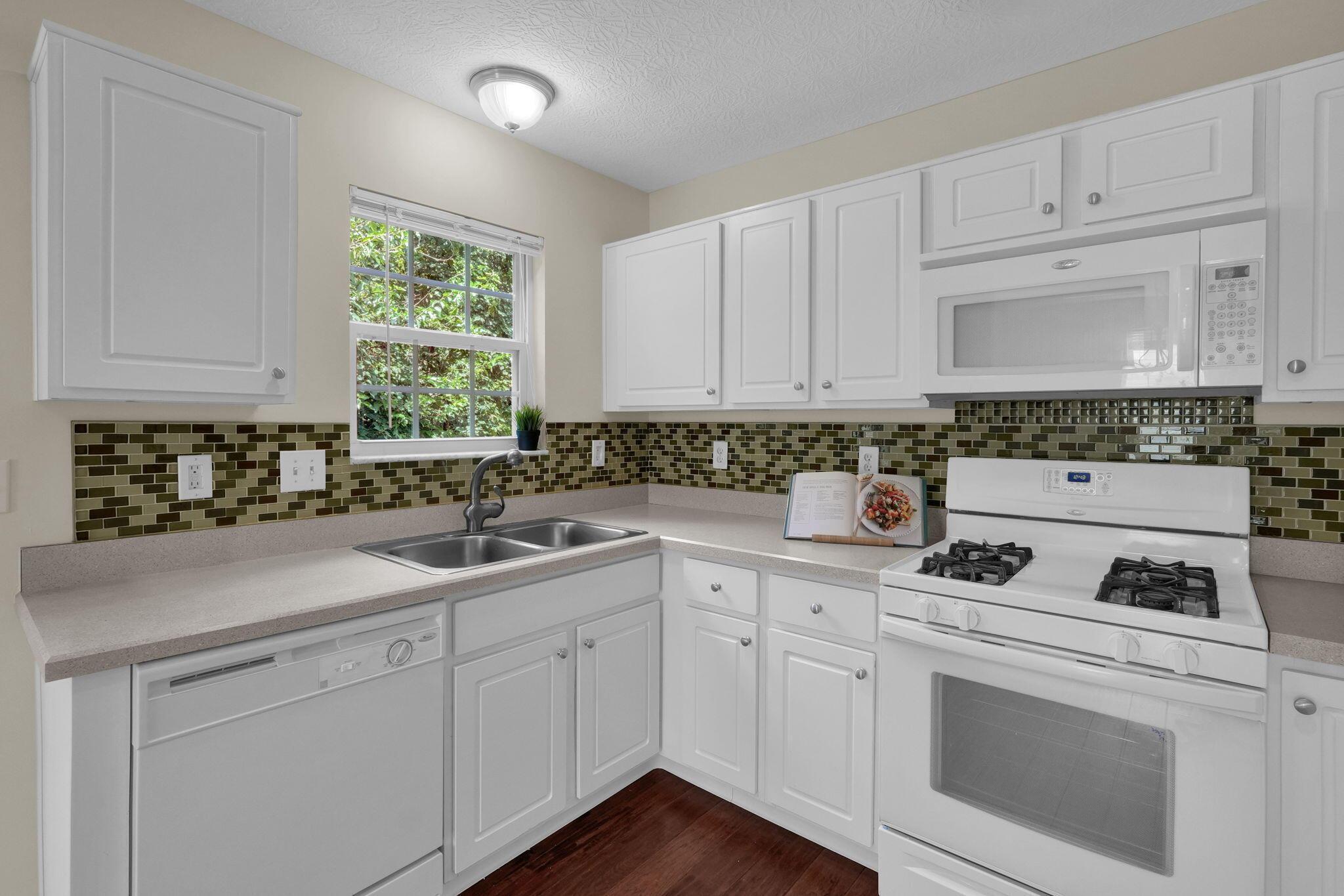 3721 Fish Hawk Landing, 17 Property Photo 10