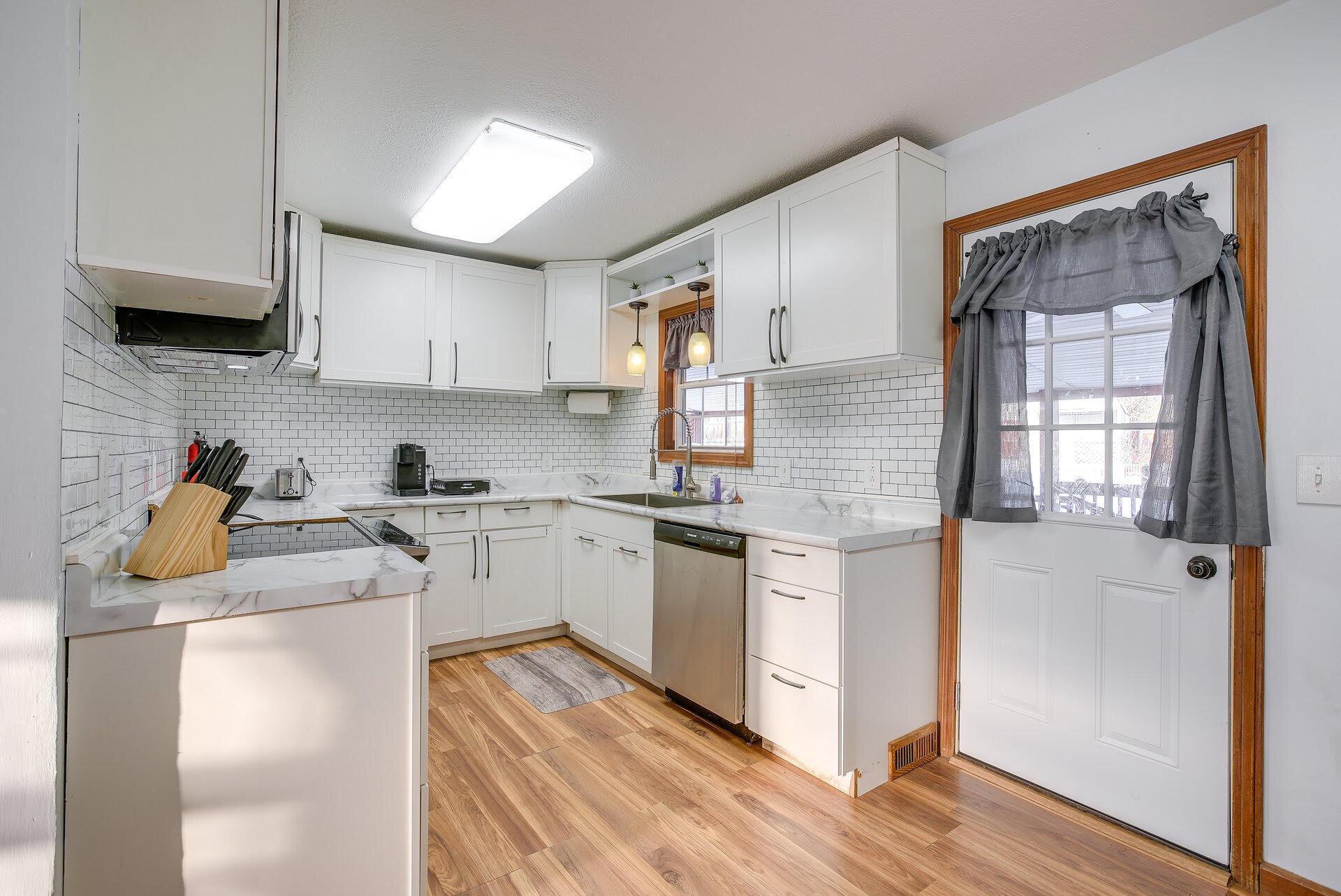 13647 Wesley Drive Property Photo 2