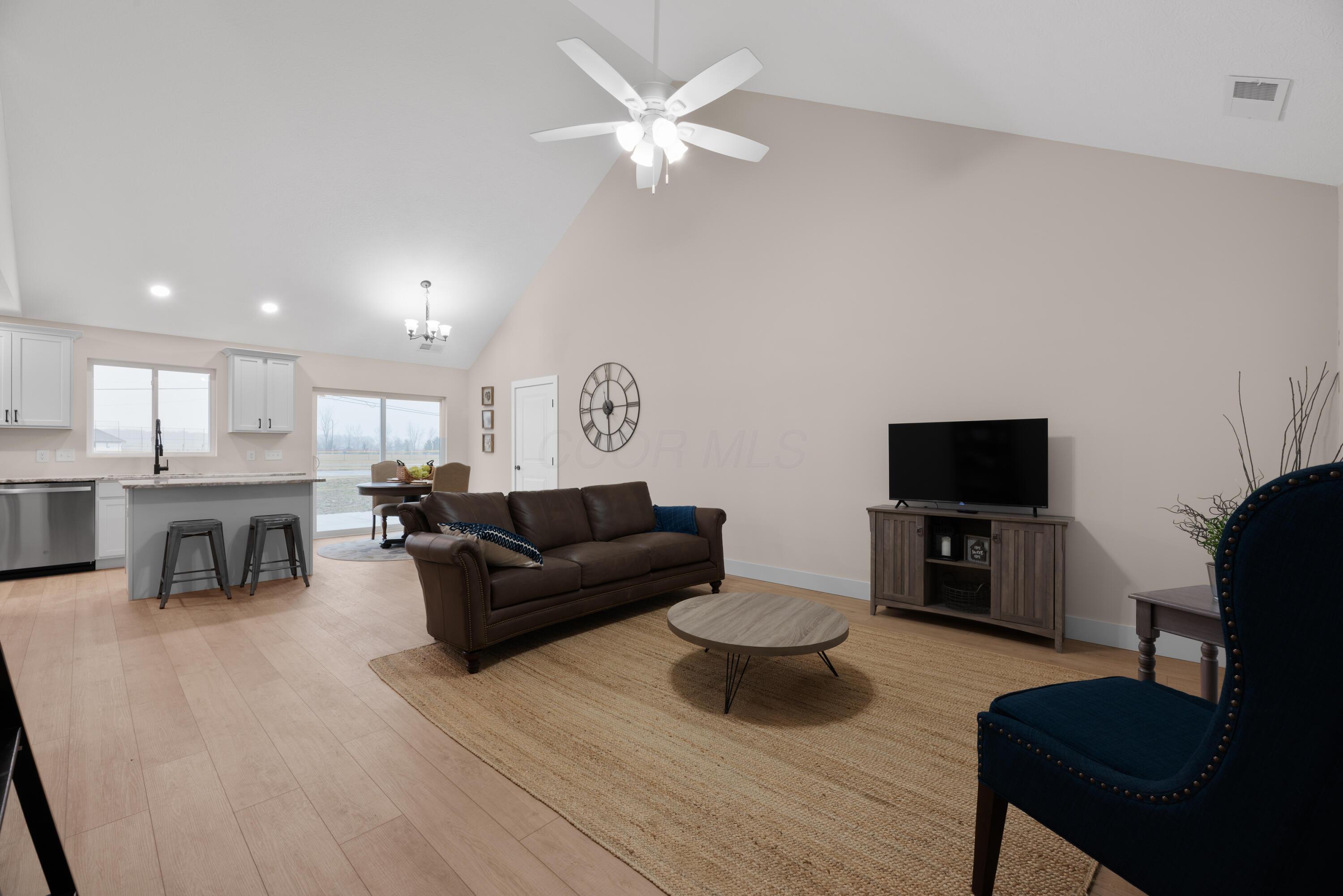 208 Cumberland Meadows Circle Property Photo 4