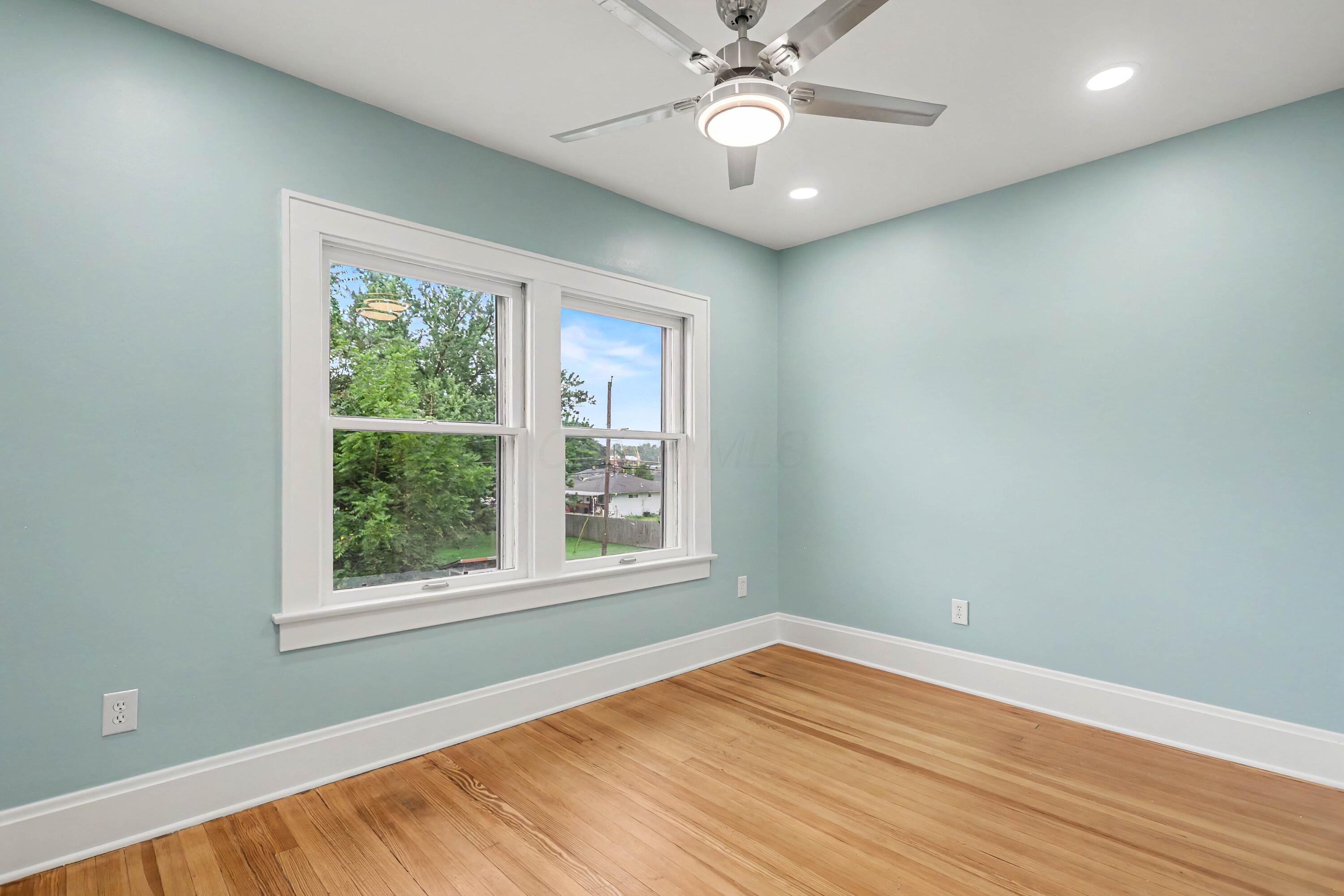 991 Lawrence Drive Property Photo 15