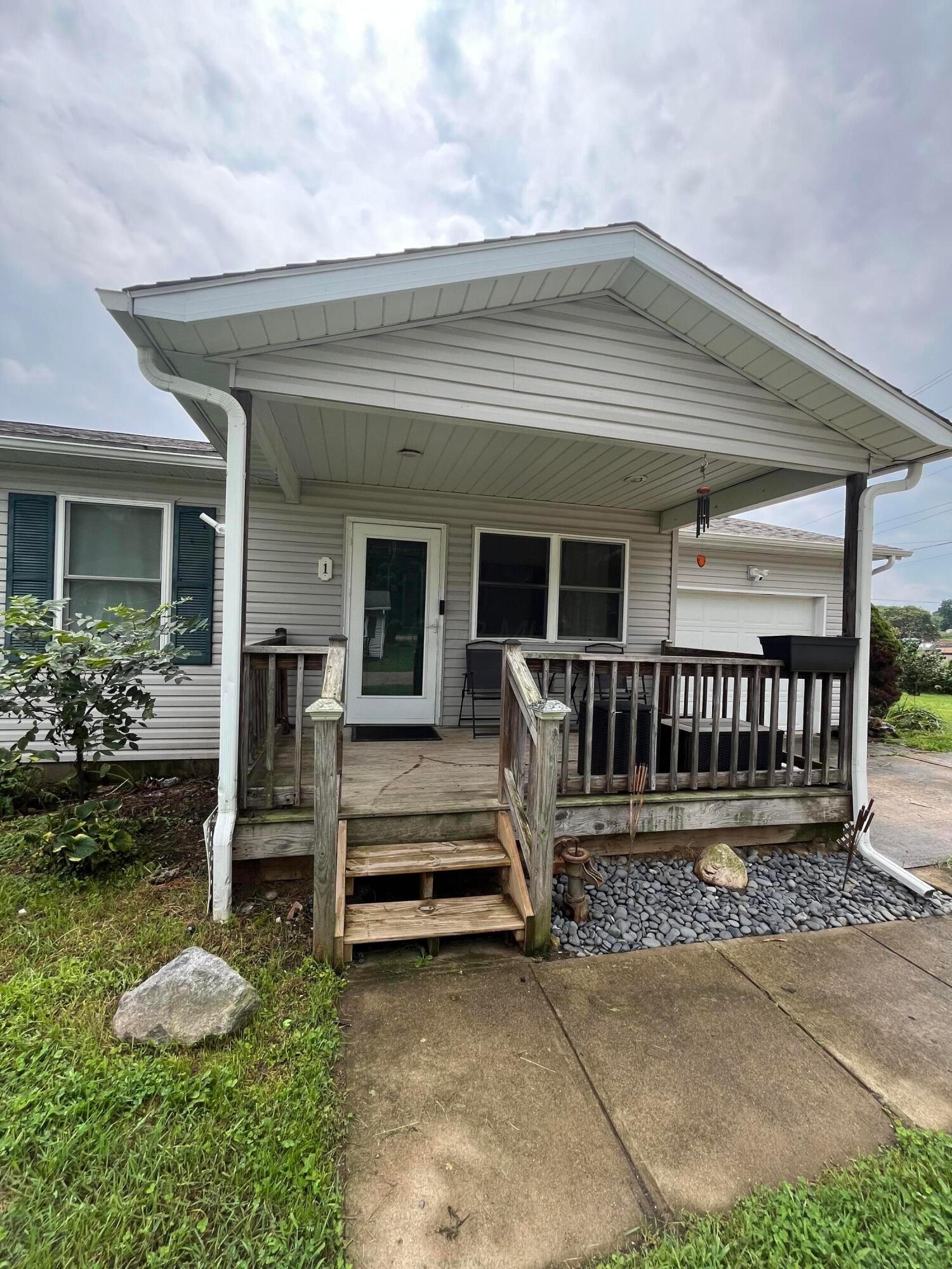 1 Hickory Property Photo 3