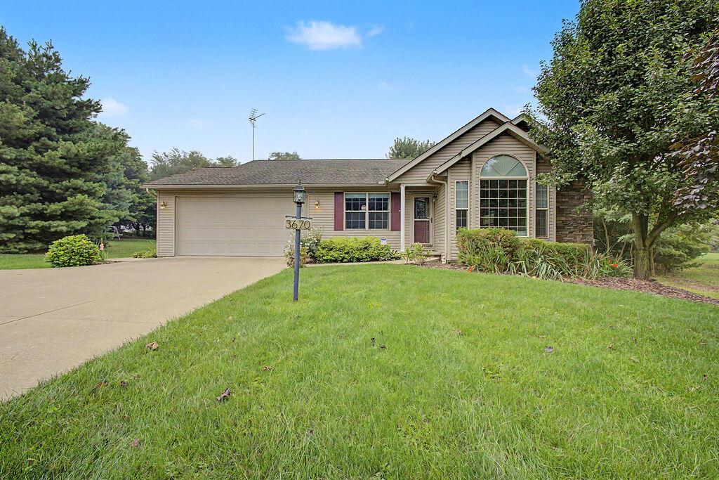 3670 Apple Valley Drive Property Photo 2