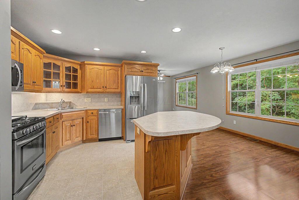 3670 Apple Valley Drive Property Photo 5