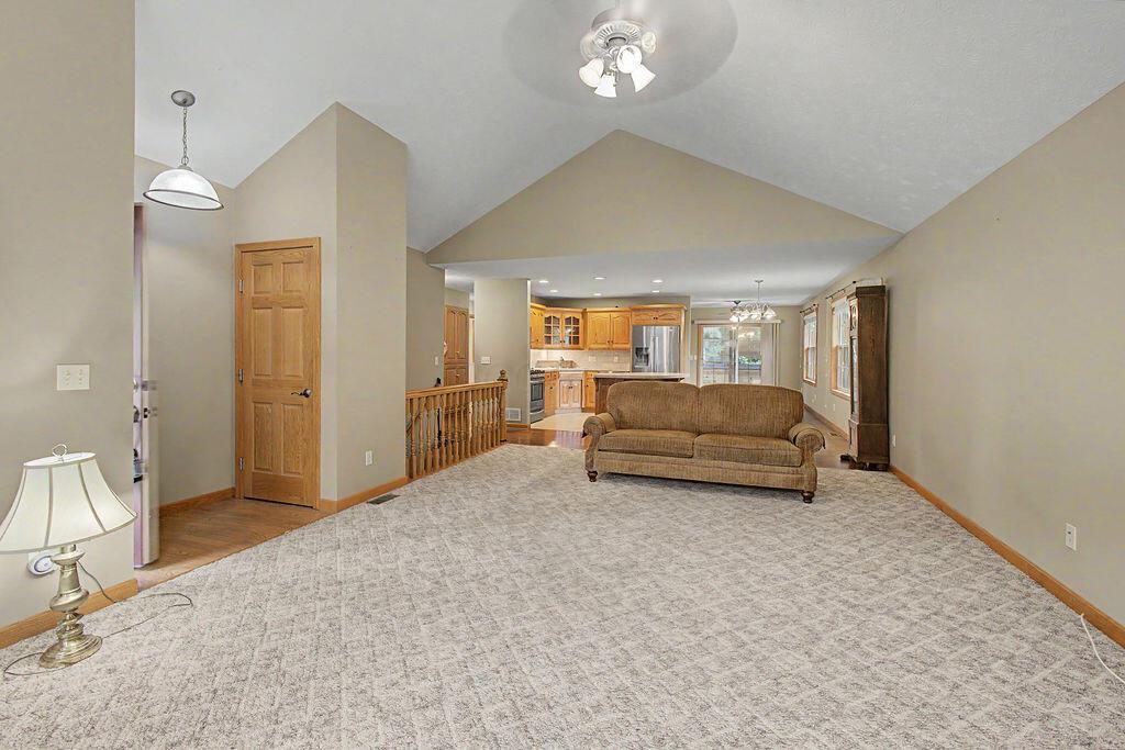 3670 Apple Valley Drive Property Photo 8