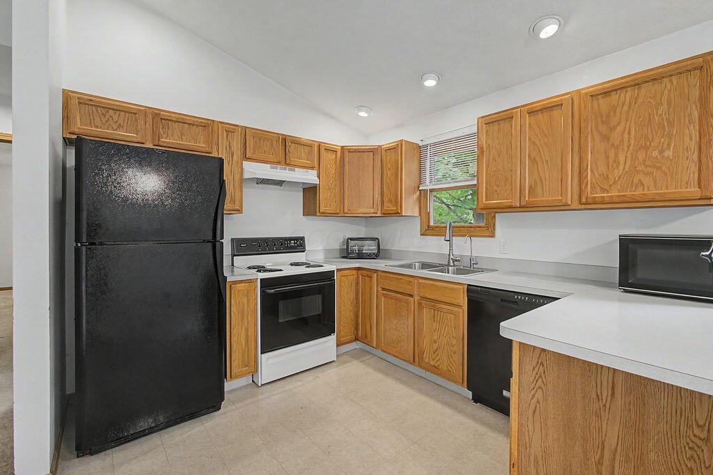 707 Greenbriar Circle Property Photo 3